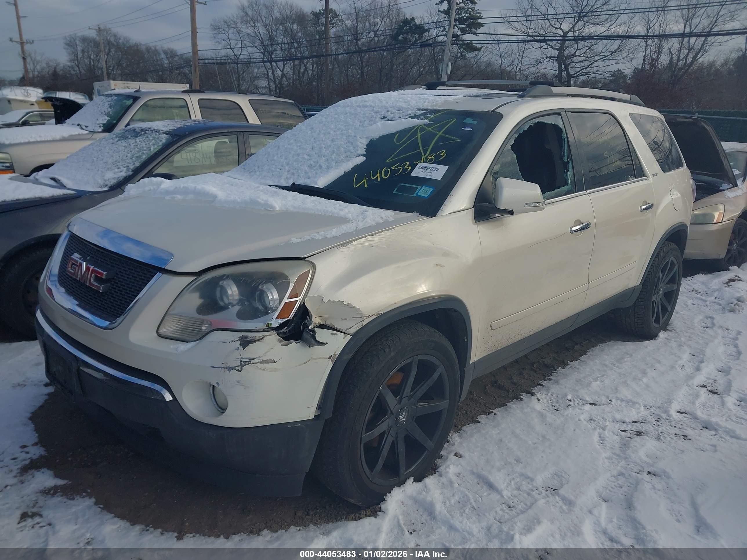 GMC ACADIA image 2