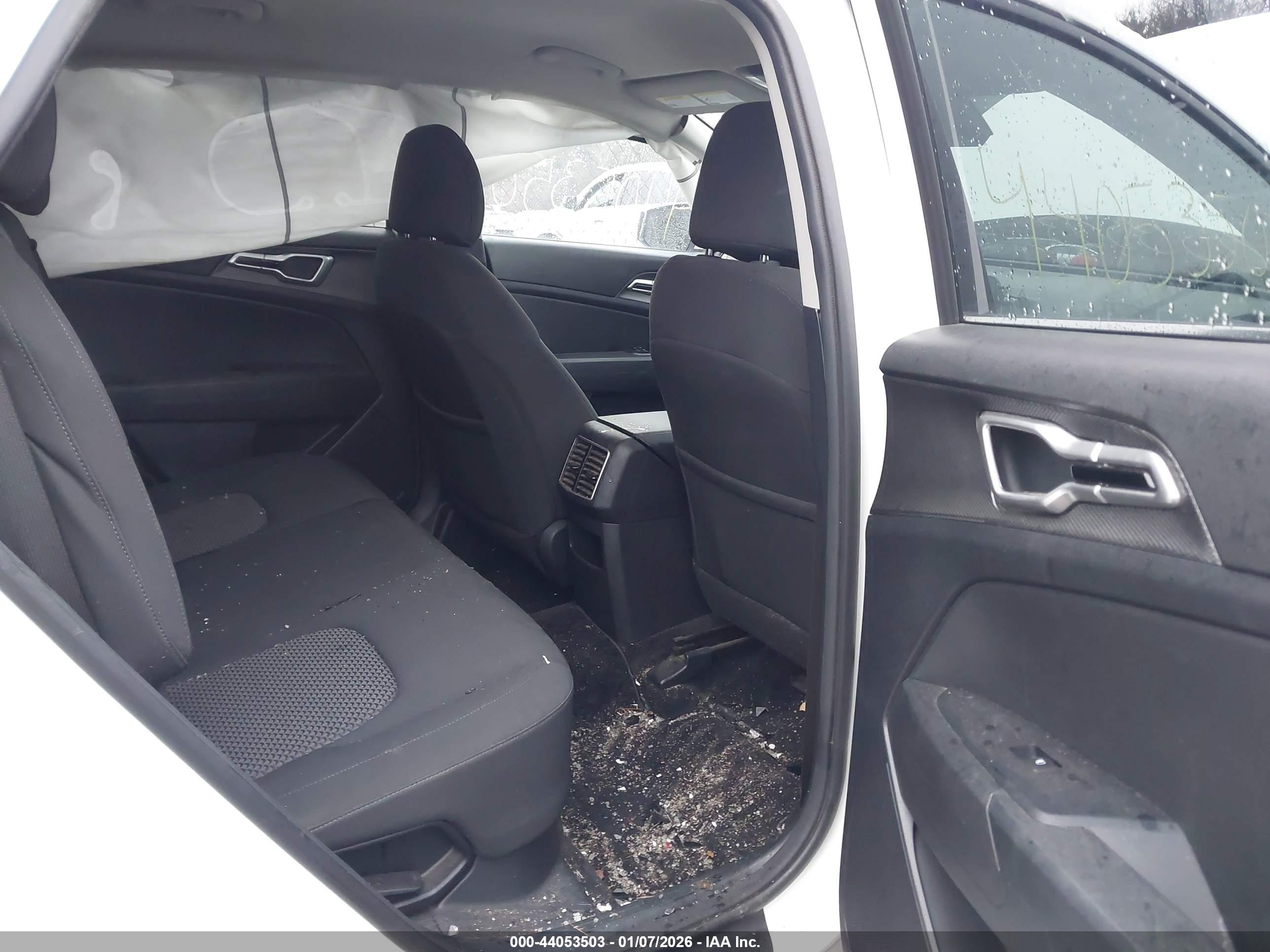 KIA SPORTAGE image 8