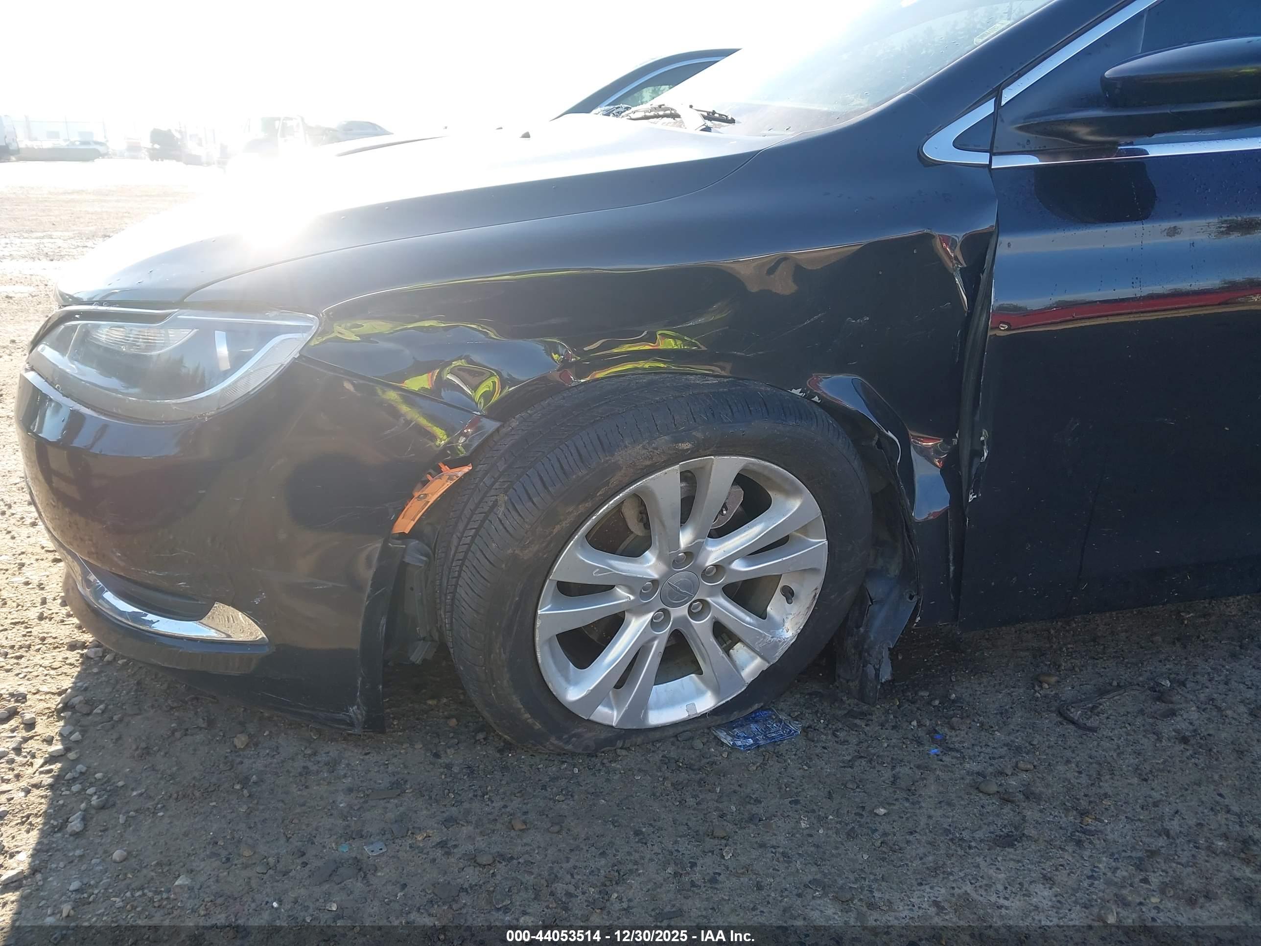 CHRYSLER 200 image 6