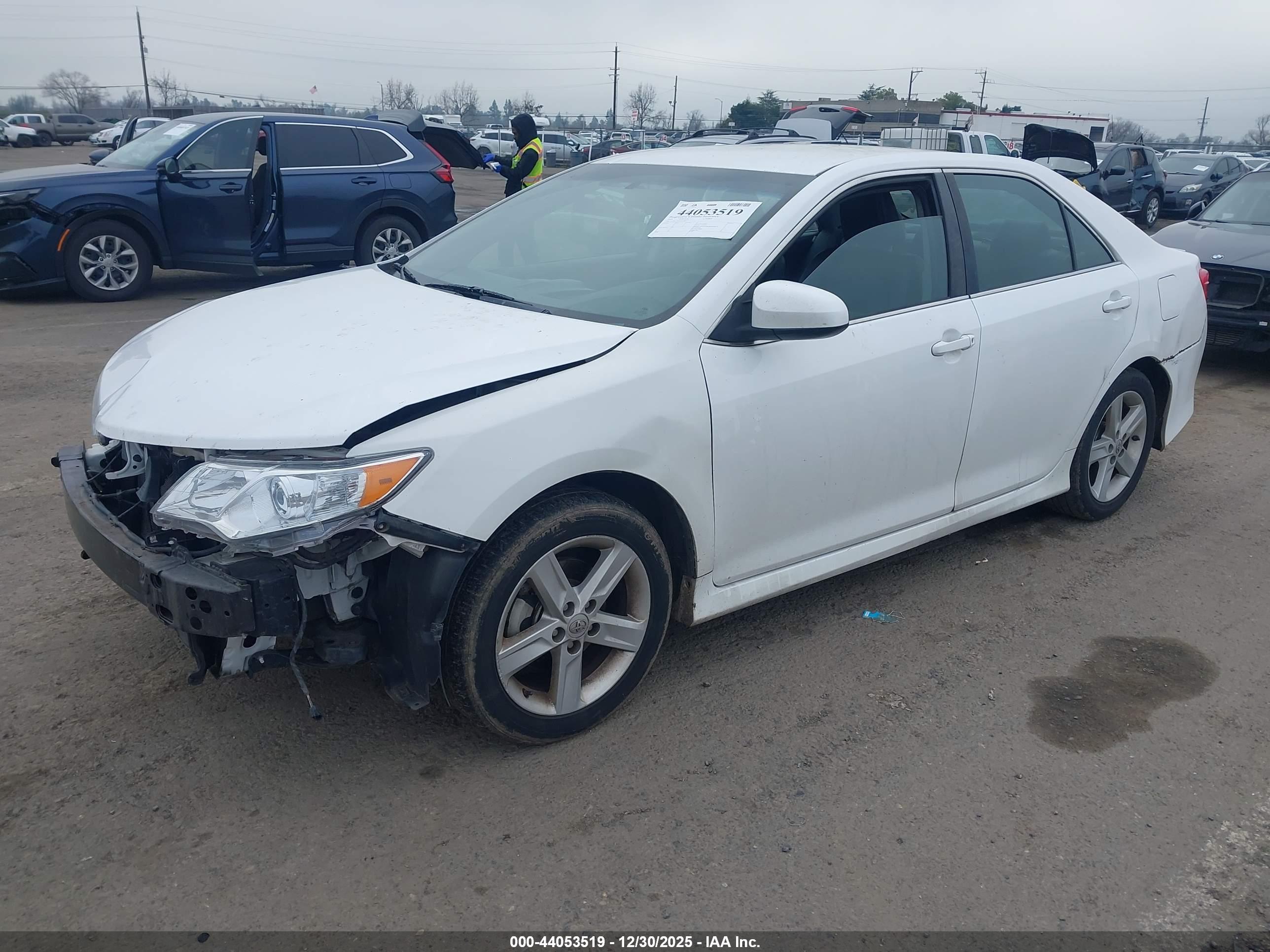 TOYOTA CAMRY image 2