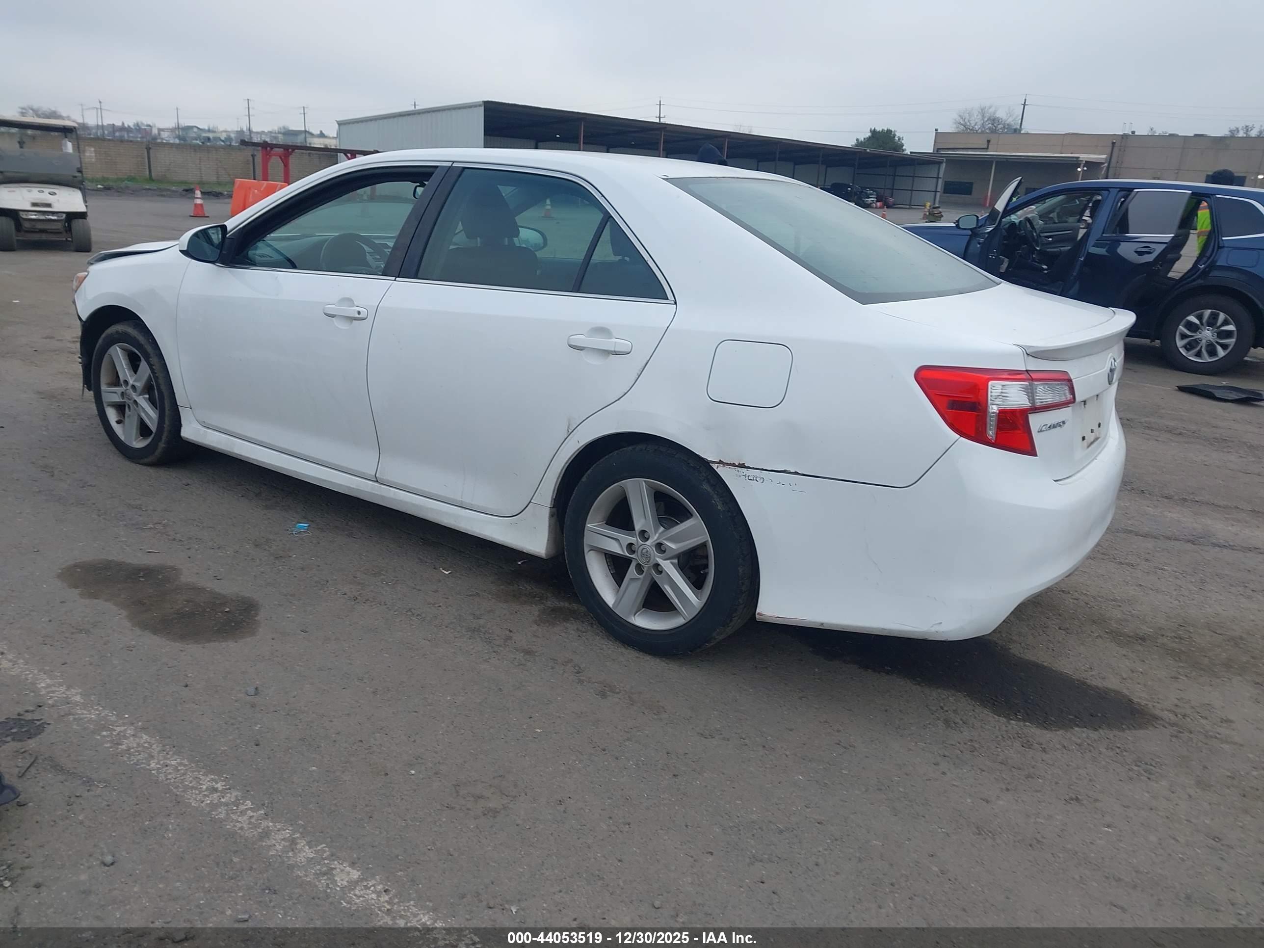 TOYOTA CAMRY image 3