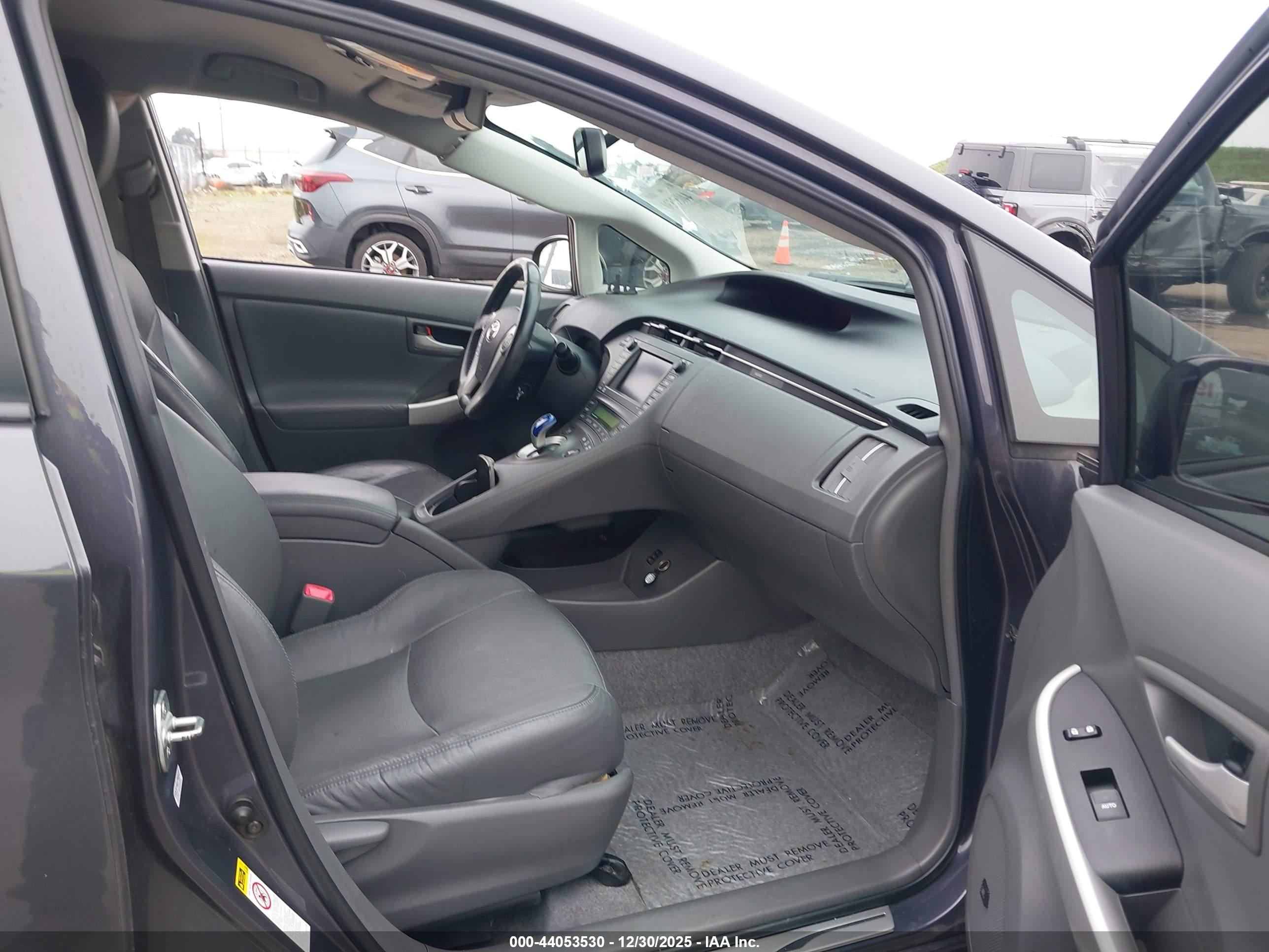 TOYOTA PRIUS image 5