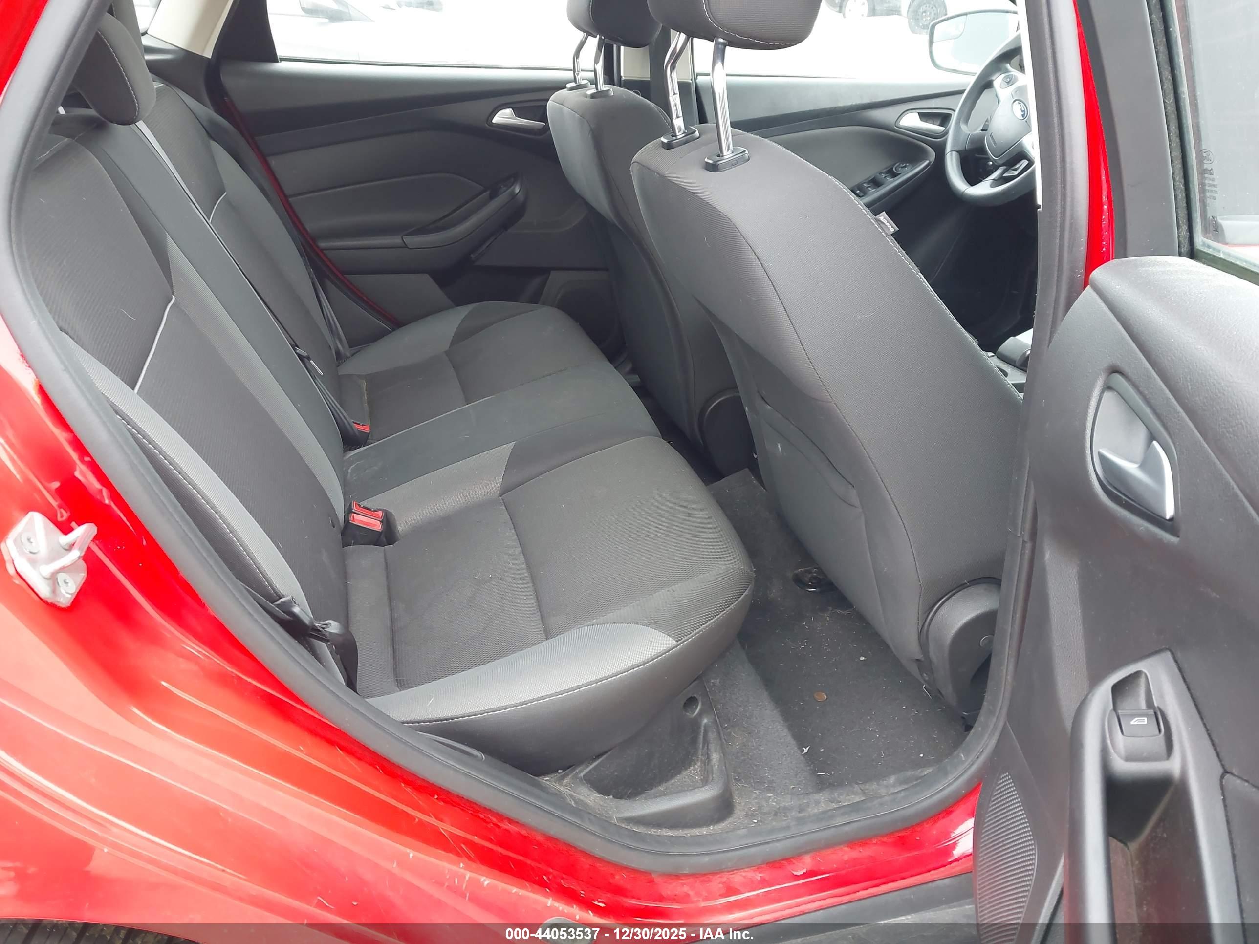 FORD FOCUS image 8