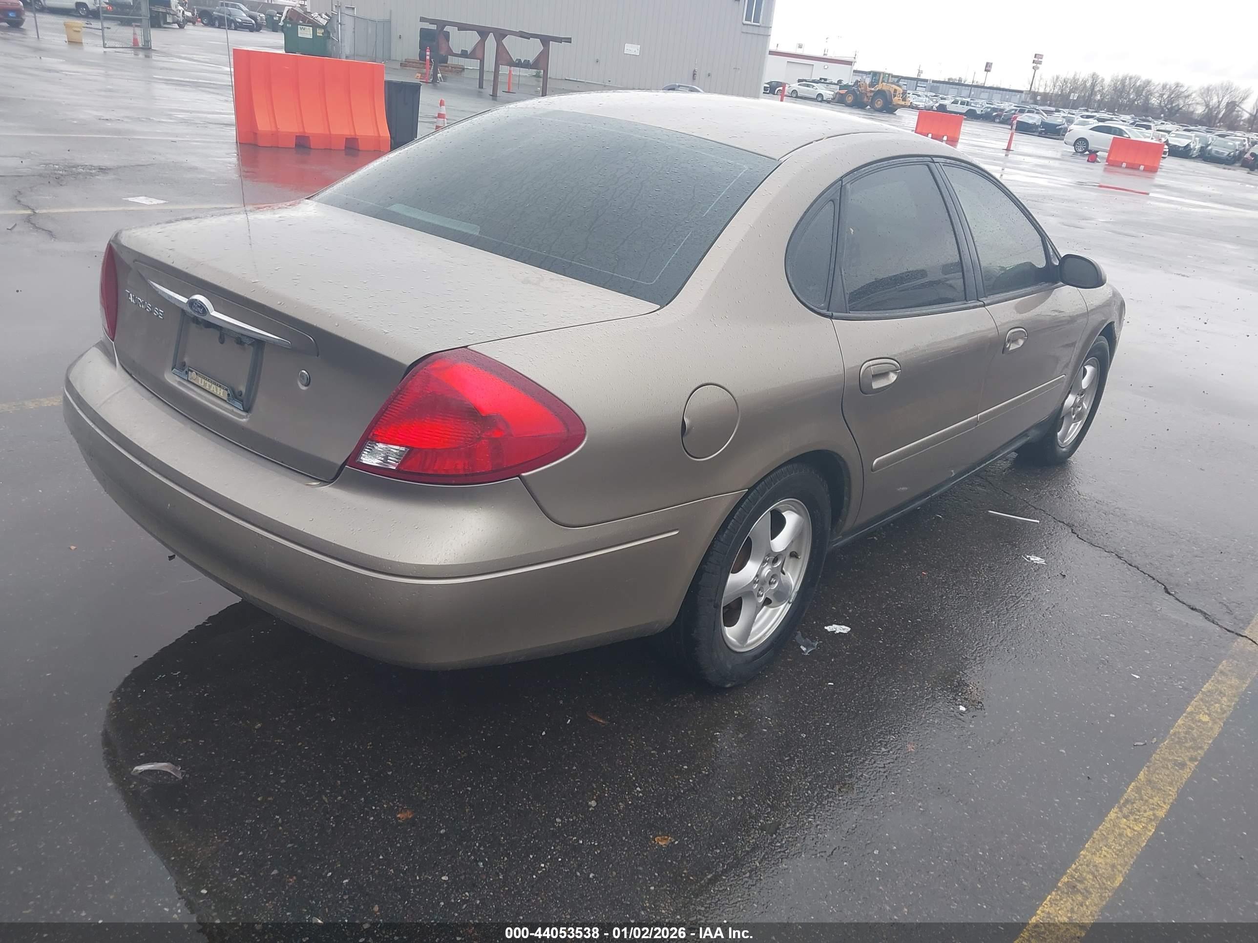 FORD TAURUS image 4