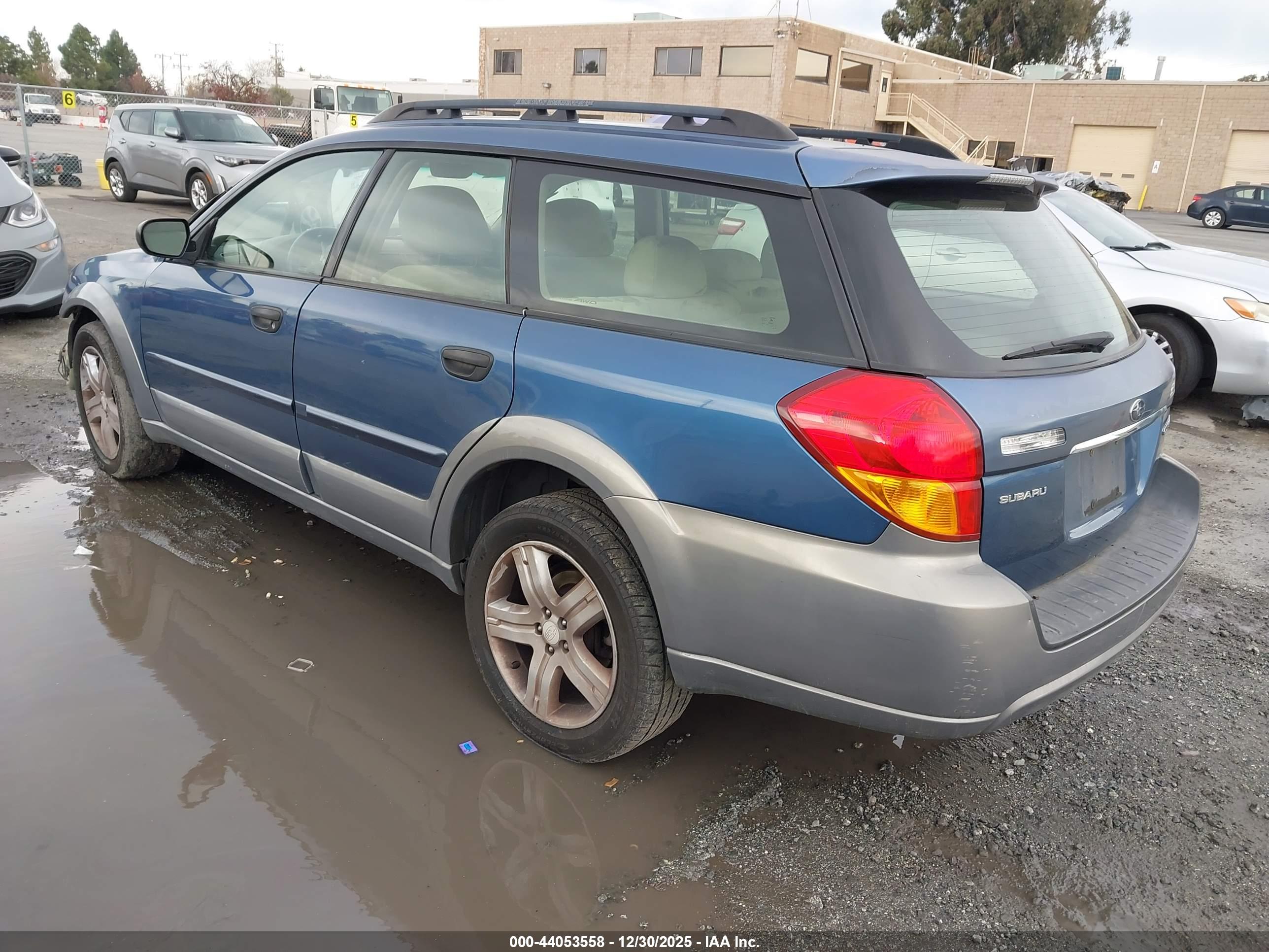 SUBARU OUTBACK image 3