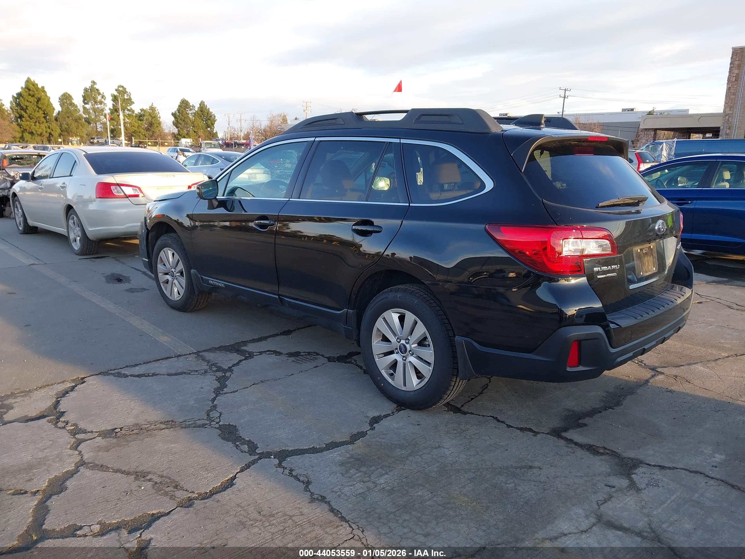 SUBARU OUTBACK image 3