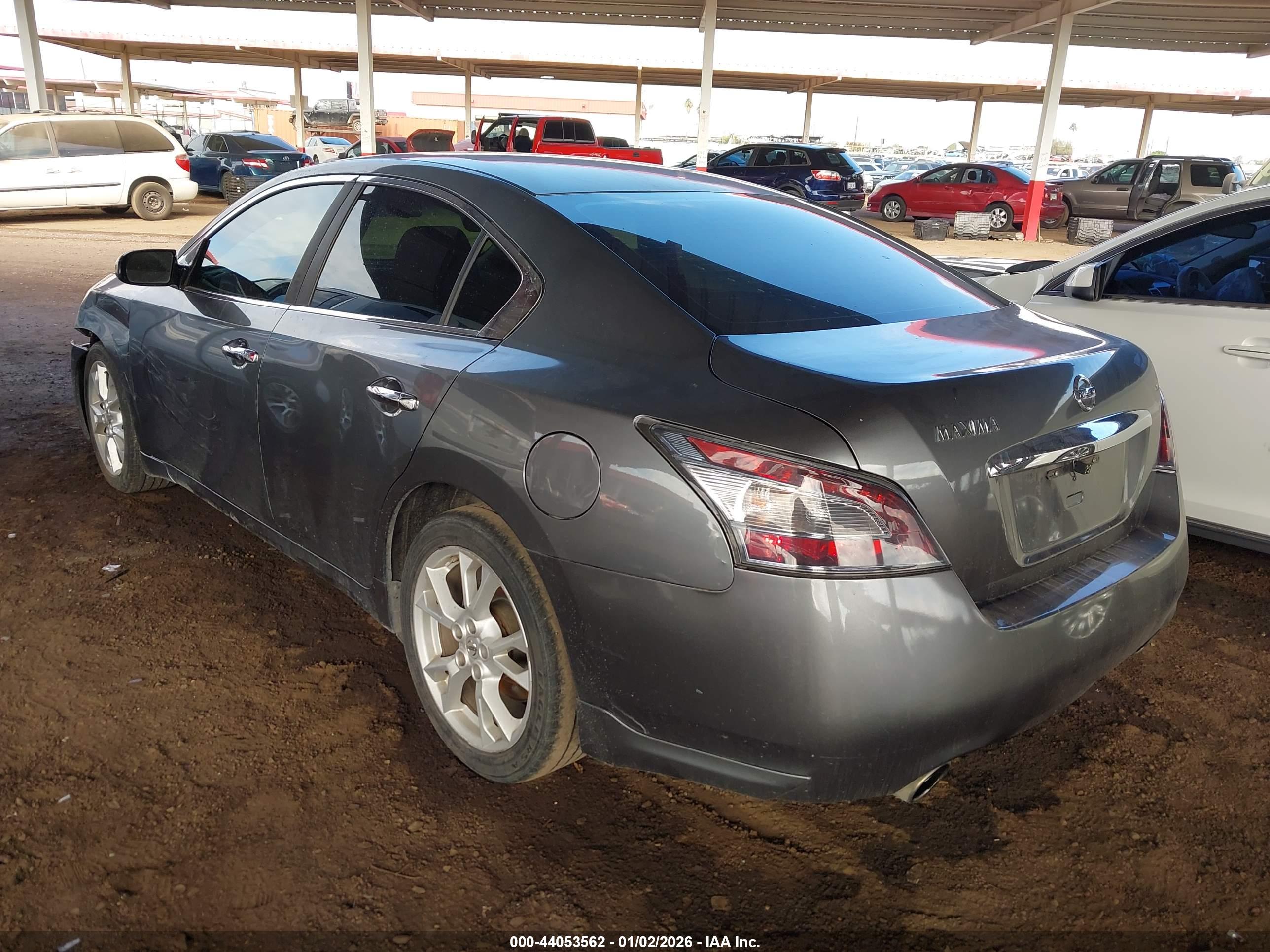 NISSAN MAXIMA image 3