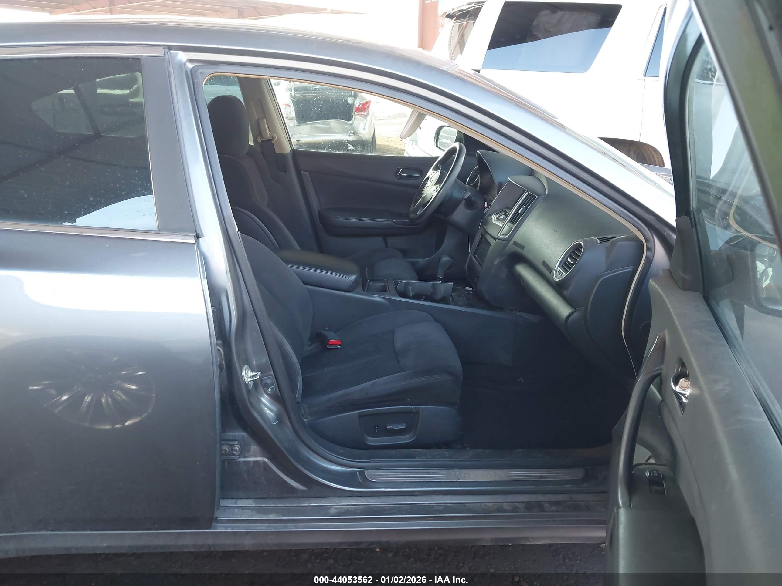 NISSAN MAXIMA image 5