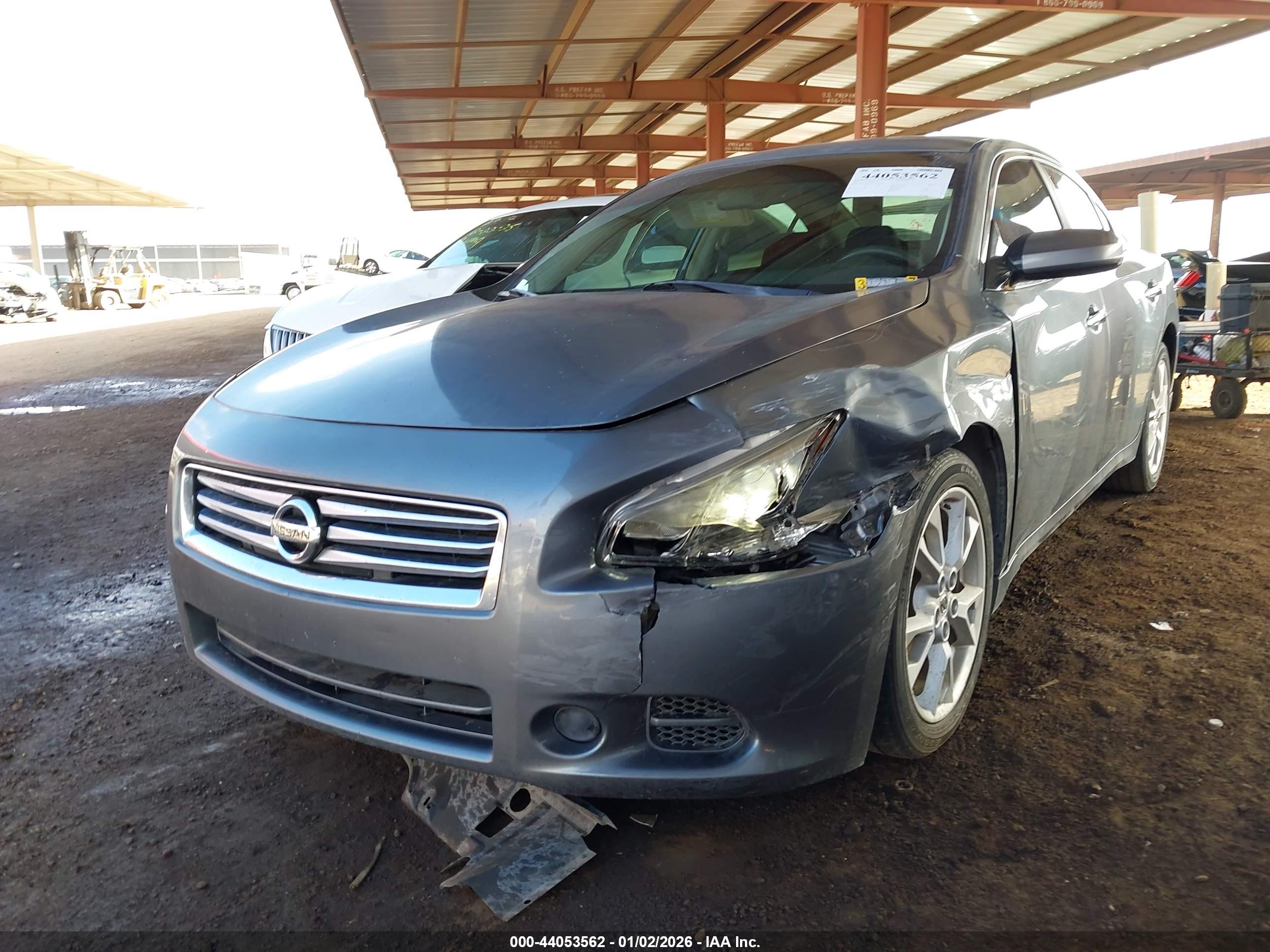 NISSAN MAXIMA image 6