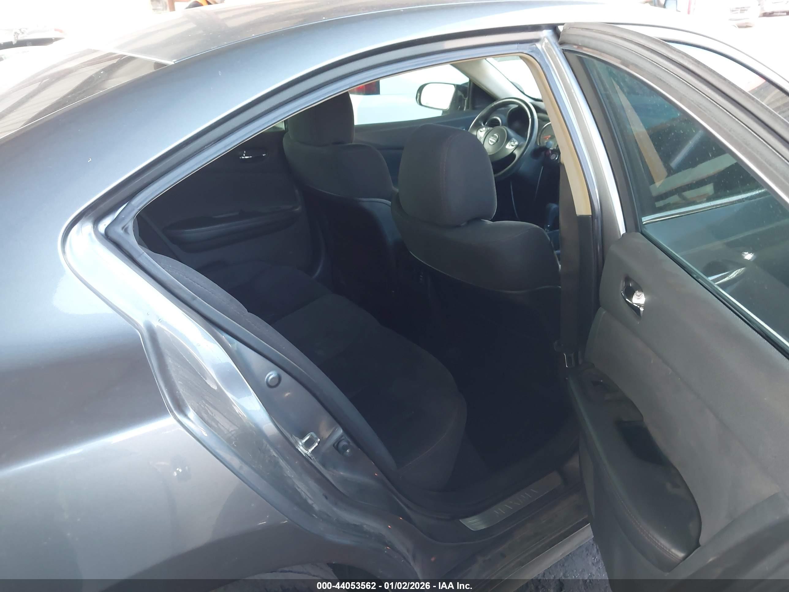 NISSAN MAXIMA image 8