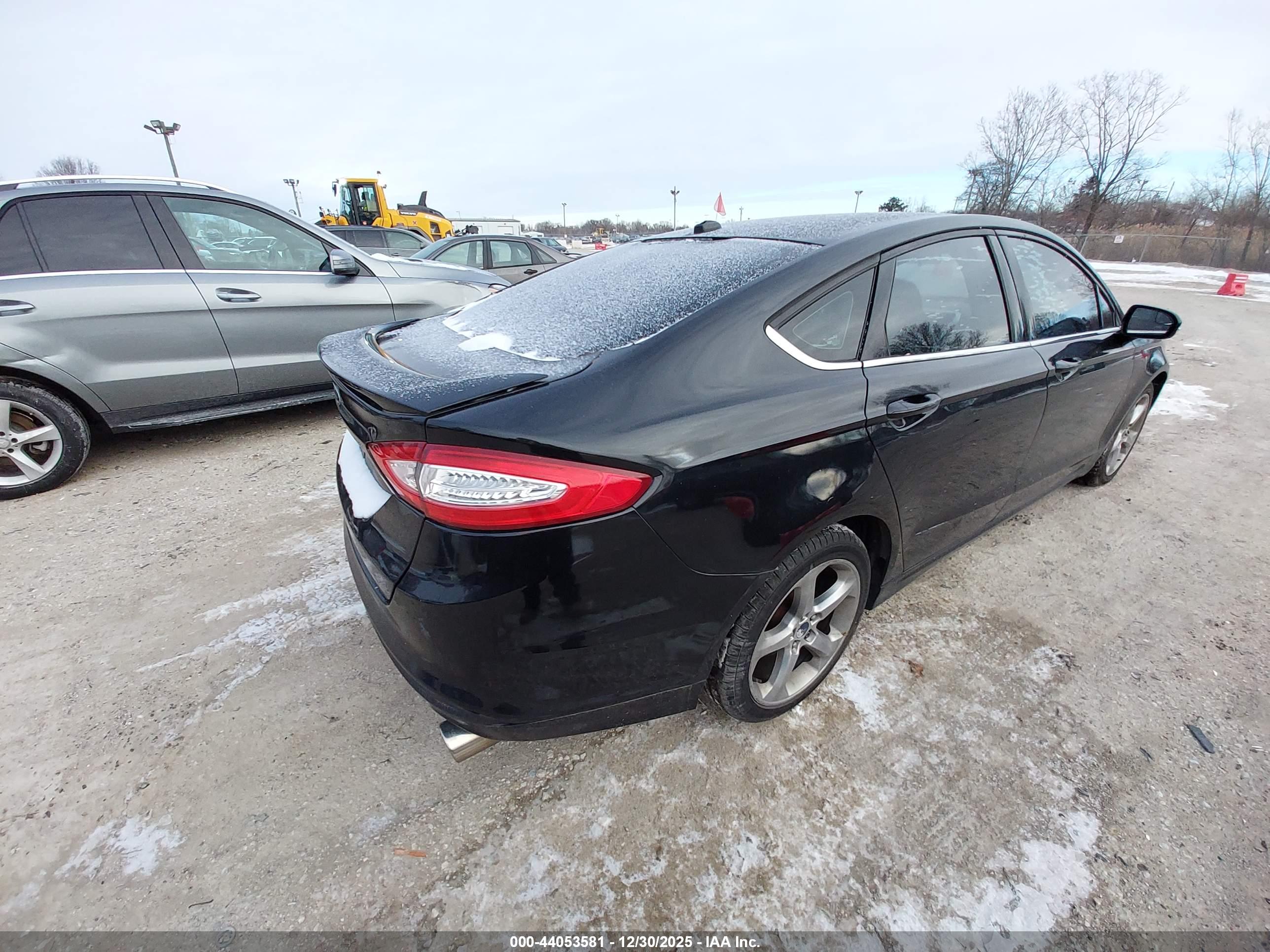 FORD FUSION image 4