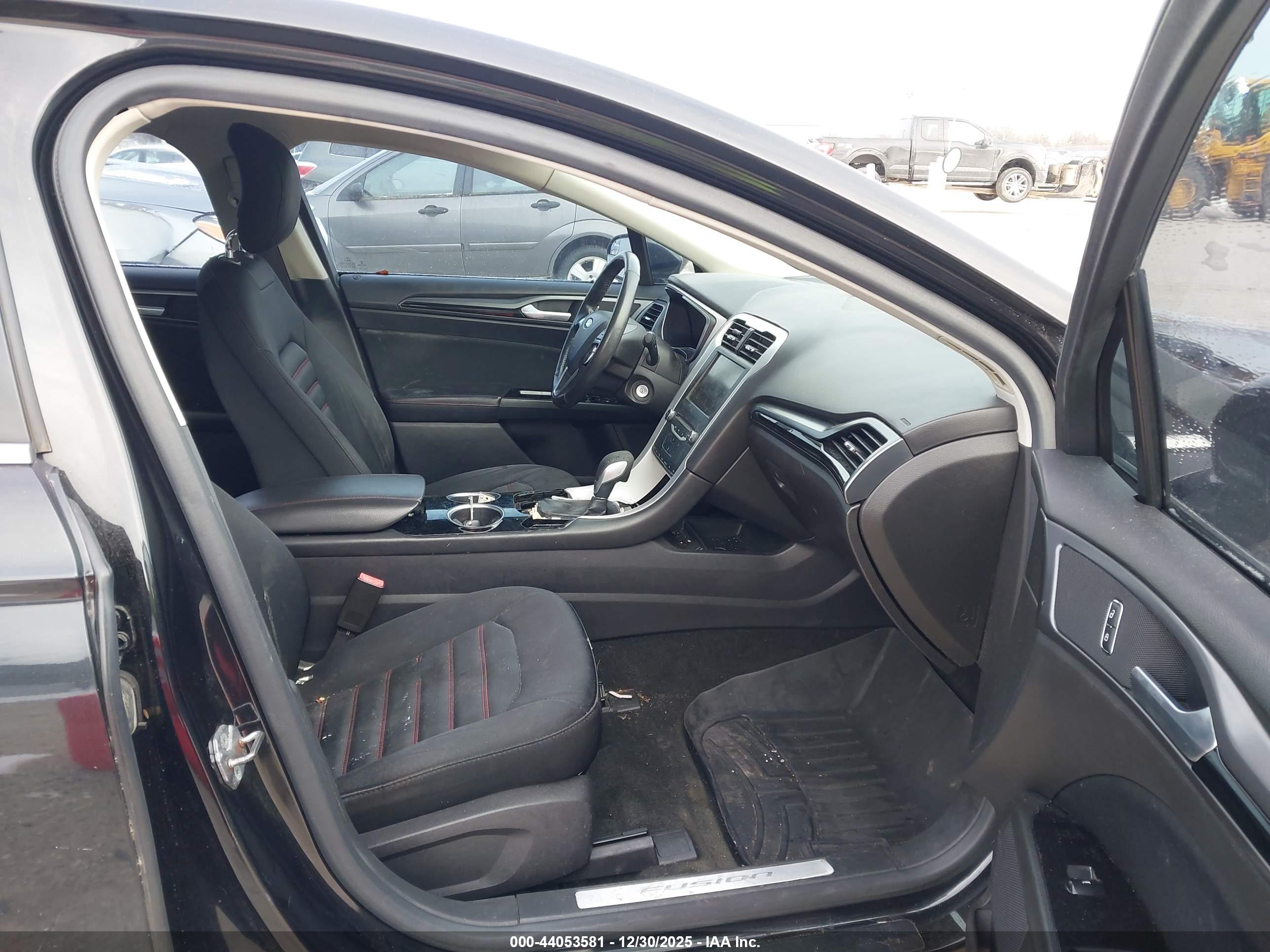 FORD FUSION image 5