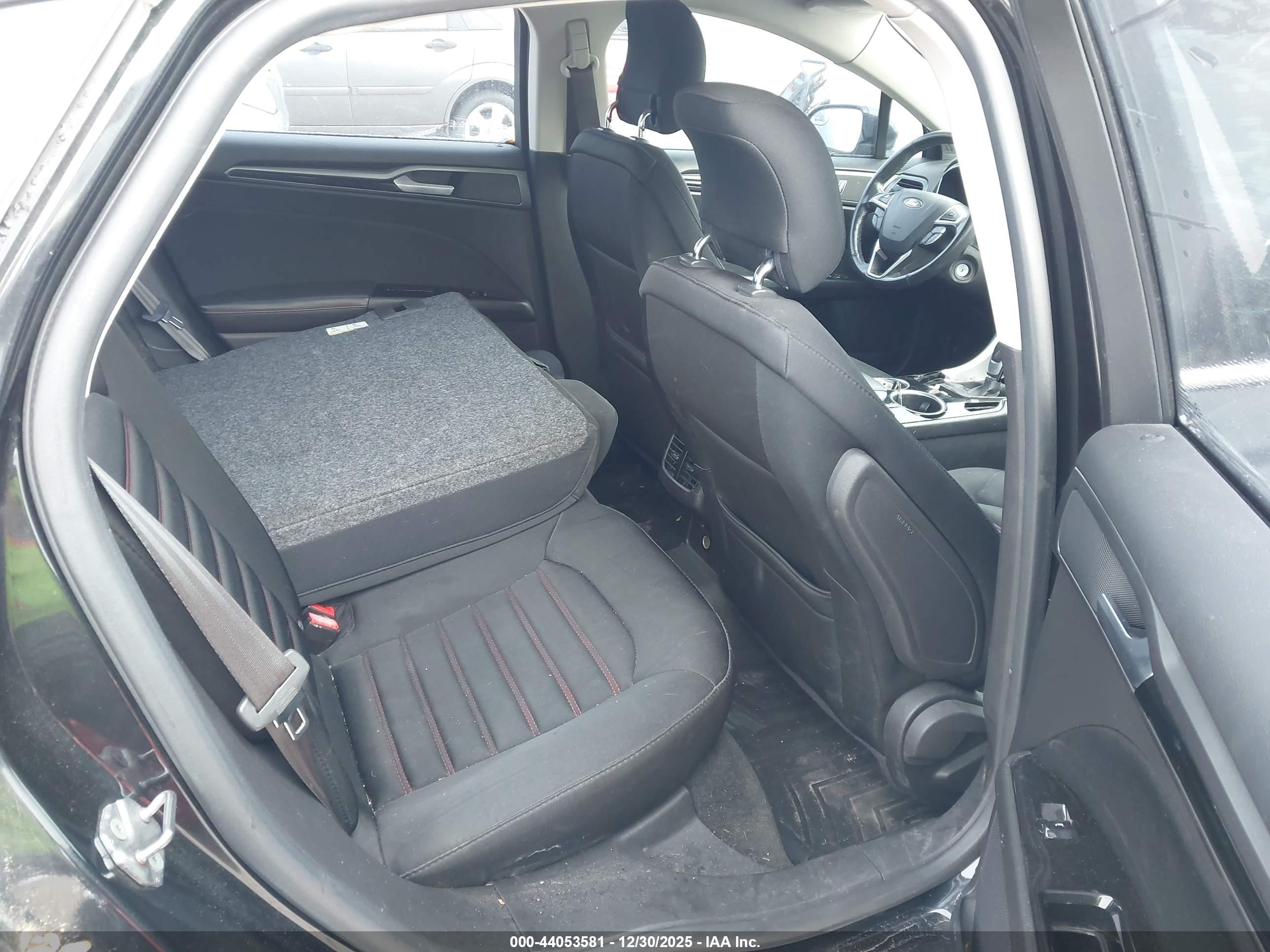 FORD FUSION image 8