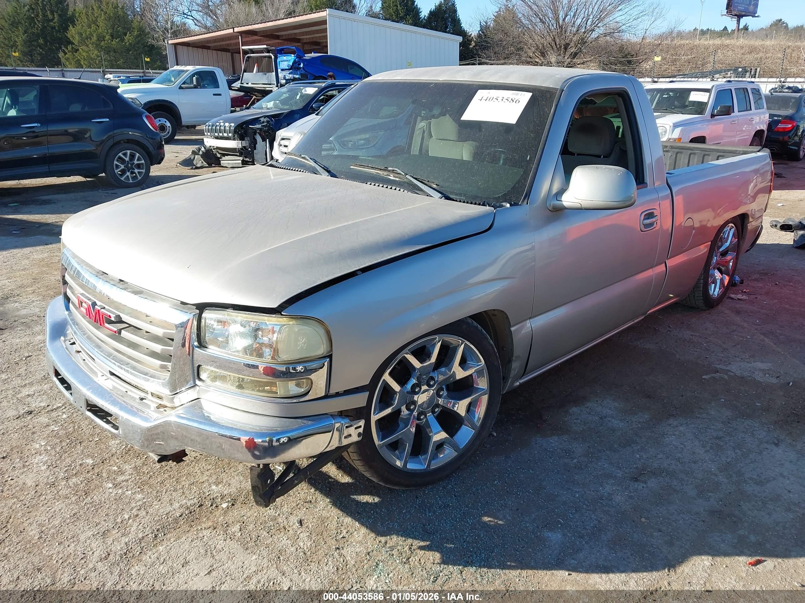 GMC SIERRA image 2