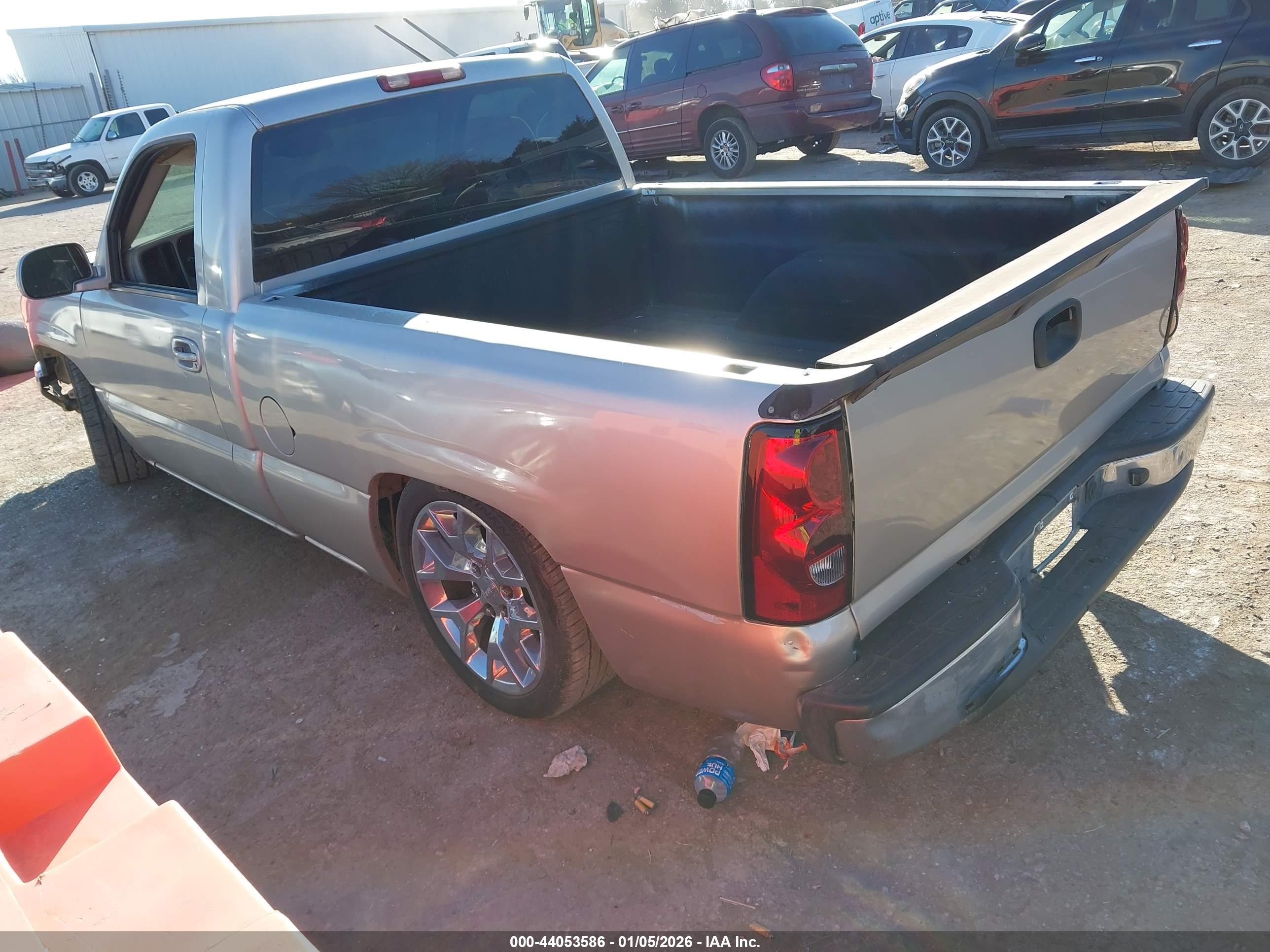 GMC SIERRA image 3