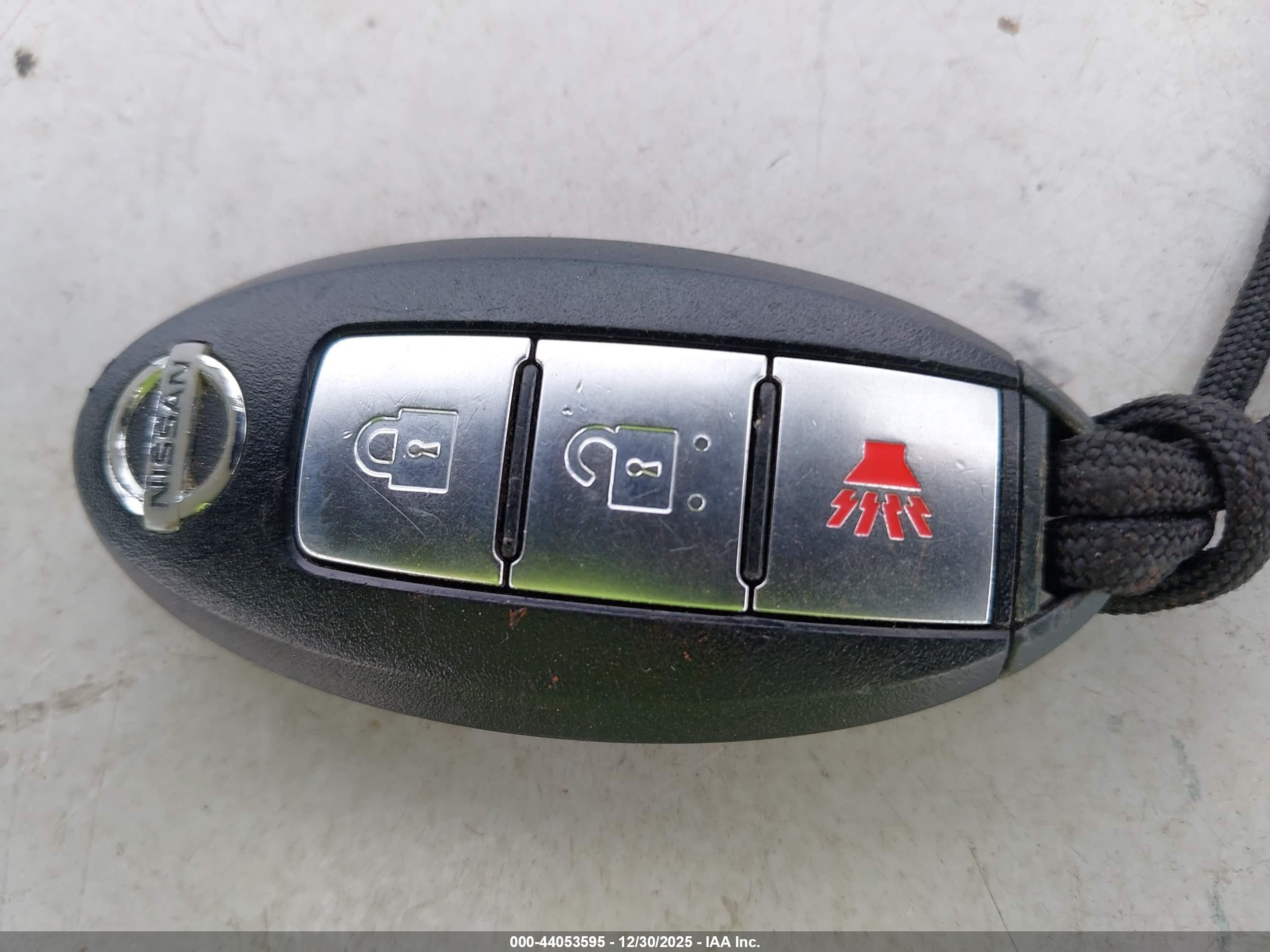 NISSAN VERSA image 11