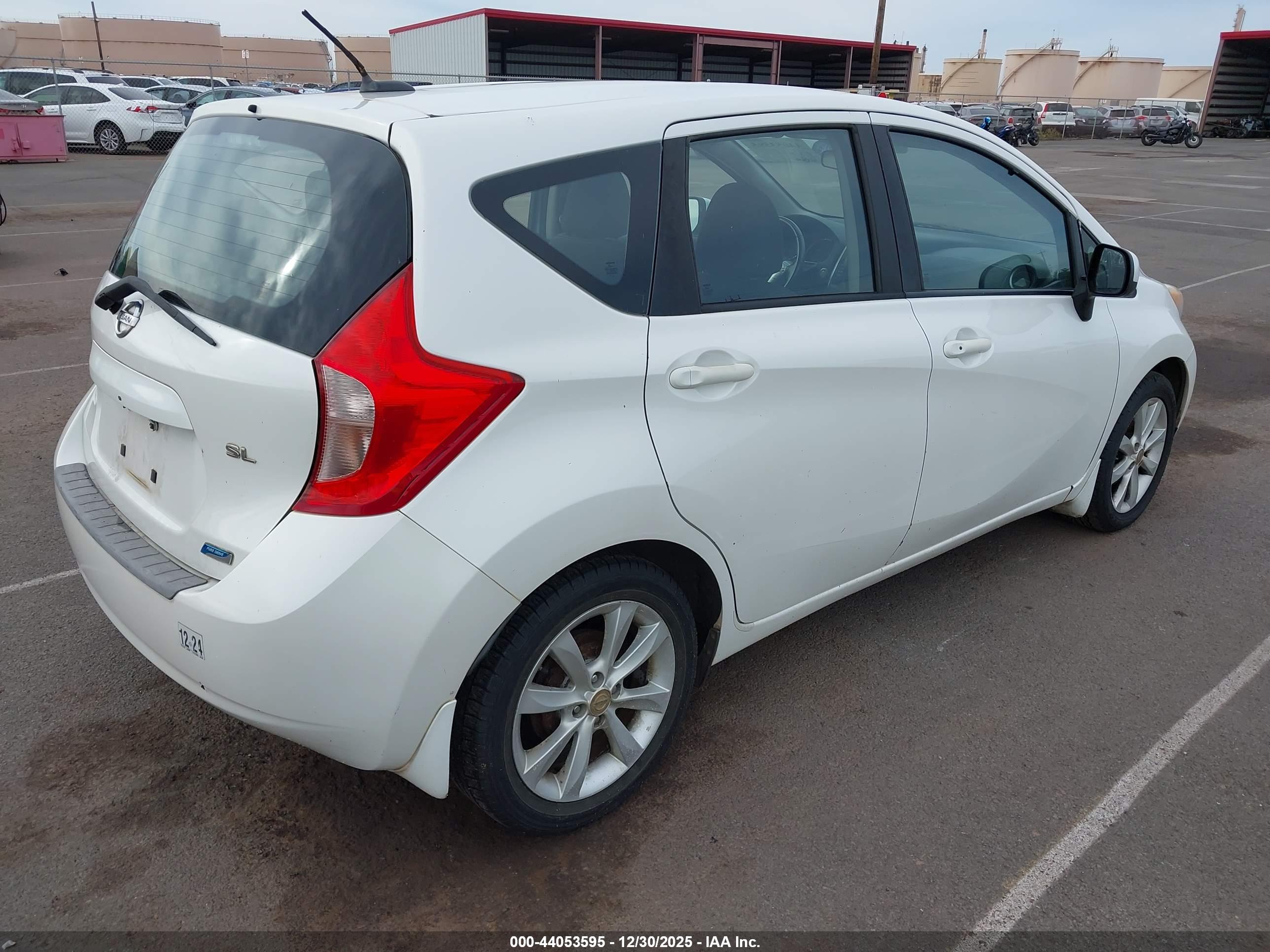 NISSAN VERSA image 4