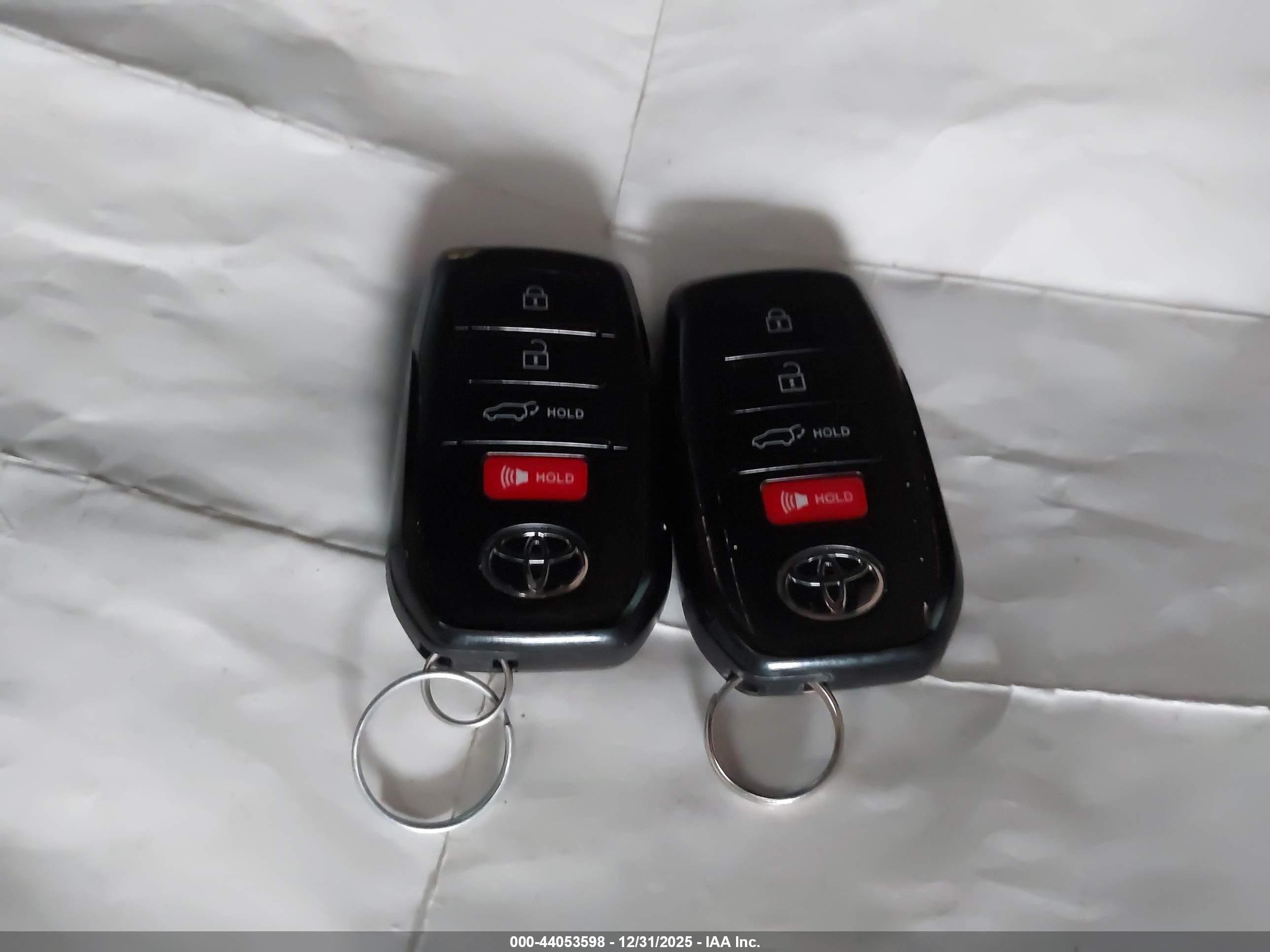 TOYOTA SEQUOIA image 11