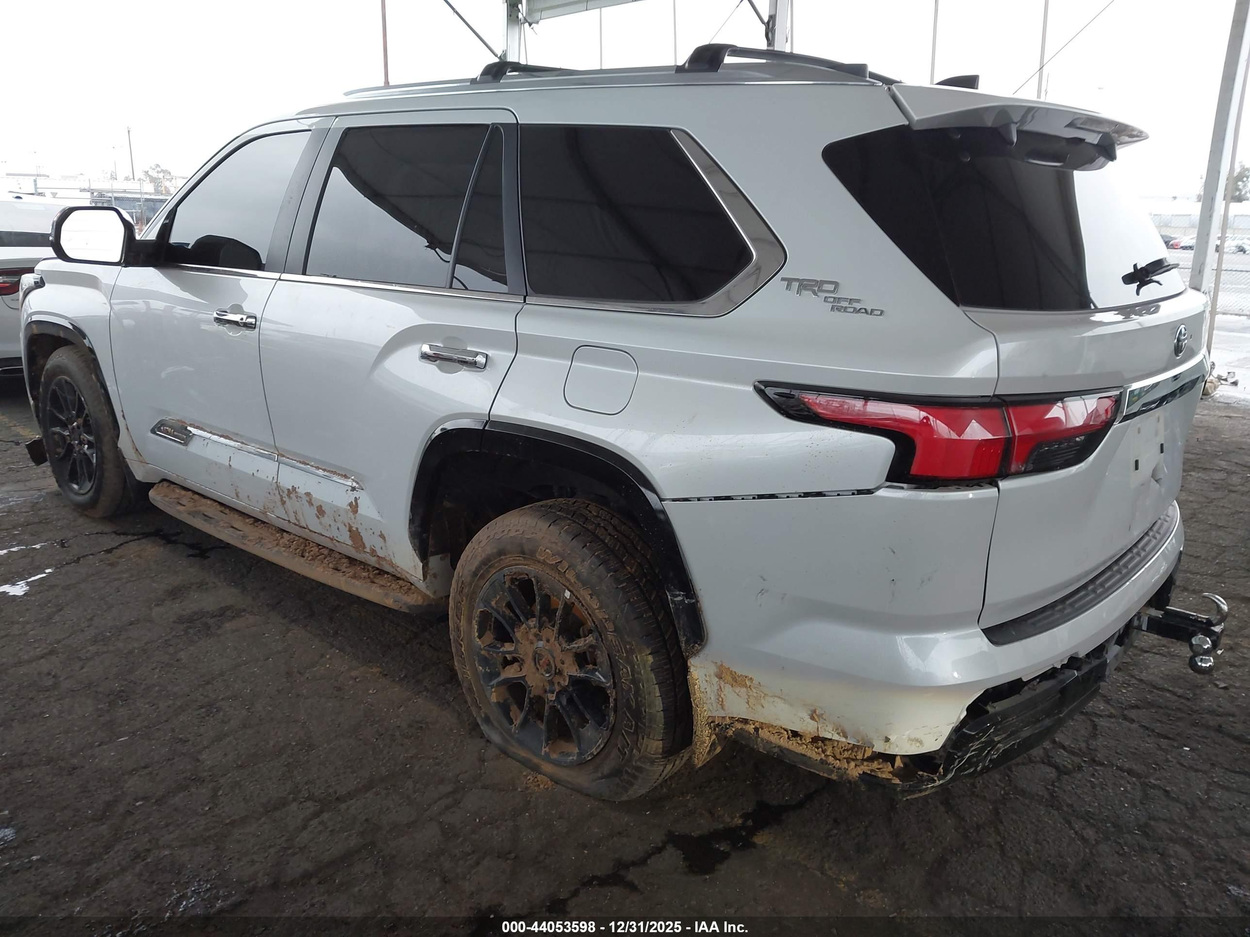 TOYOTA SEQUOIA image 3