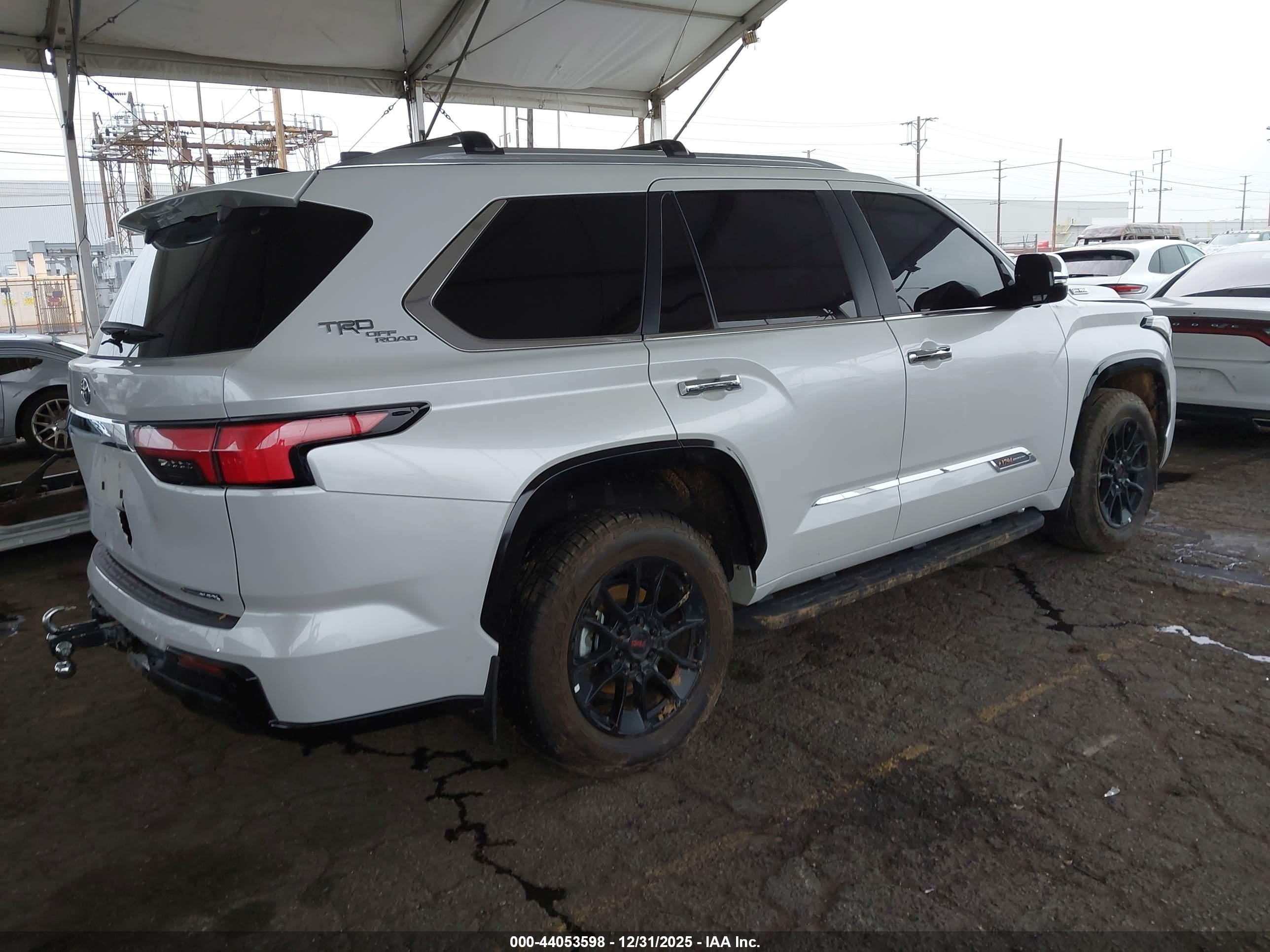TOYOTA SEQUOIA image 4