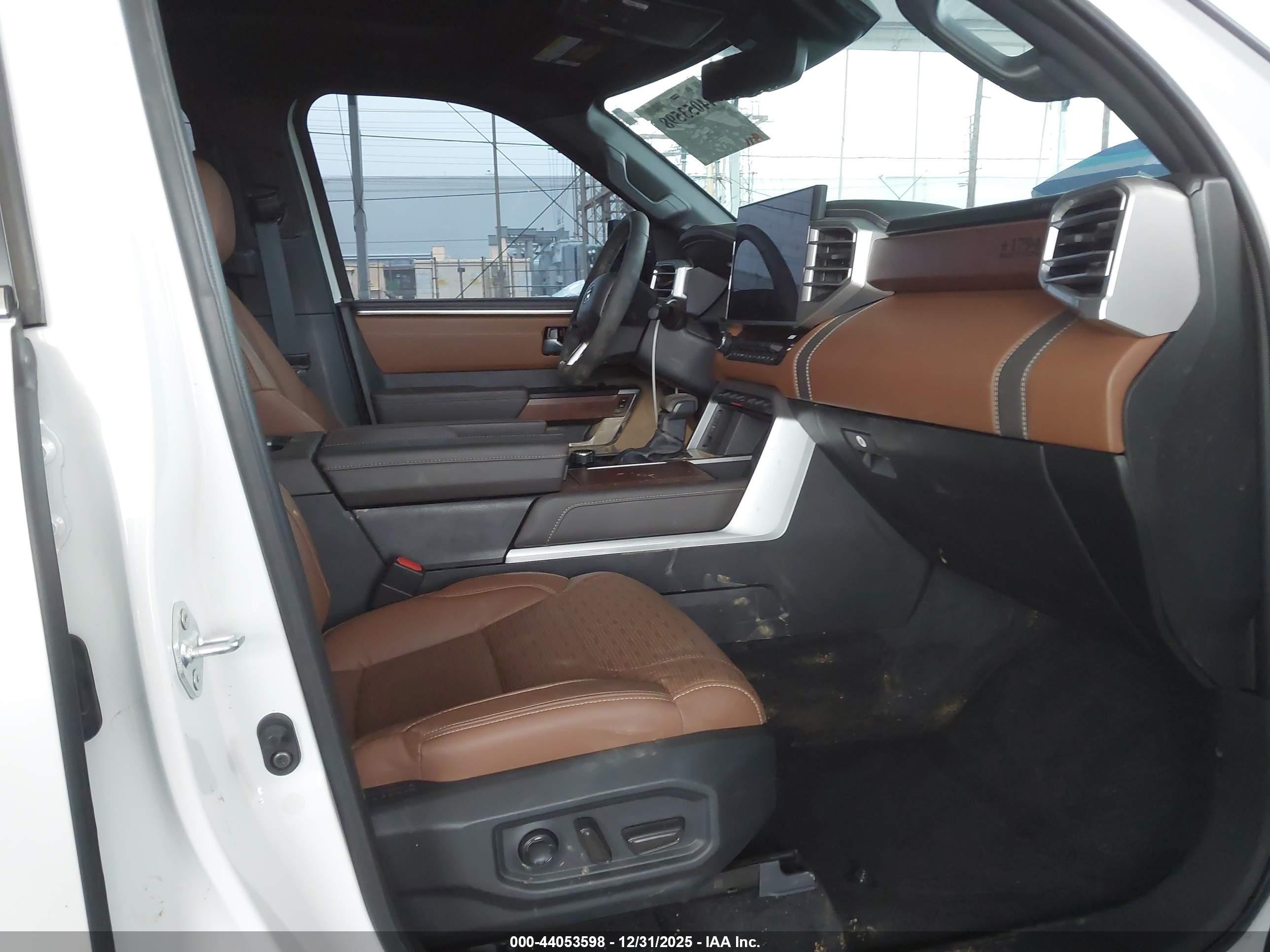 TOYOTA SEQUOIA image 5