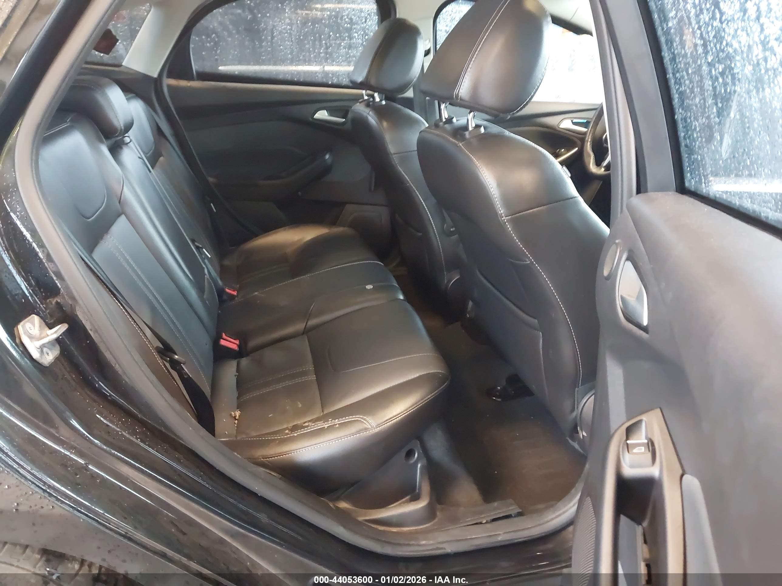 FORD FOCUS image 8
