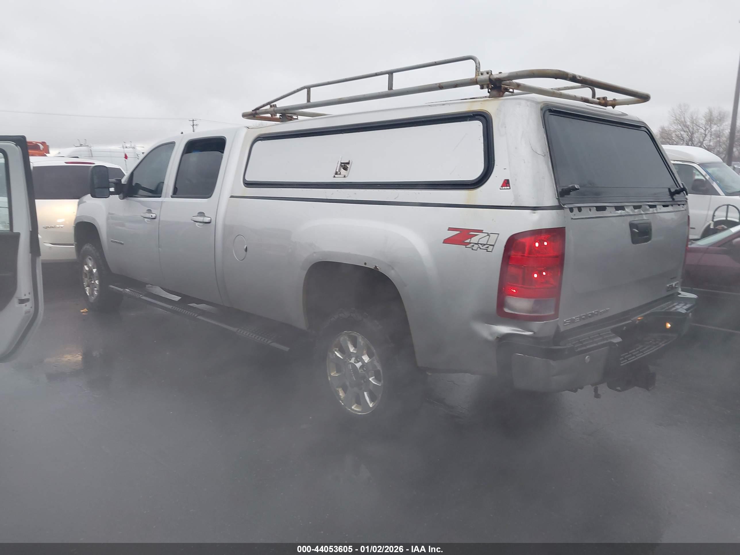 GMC SIERRA image 3