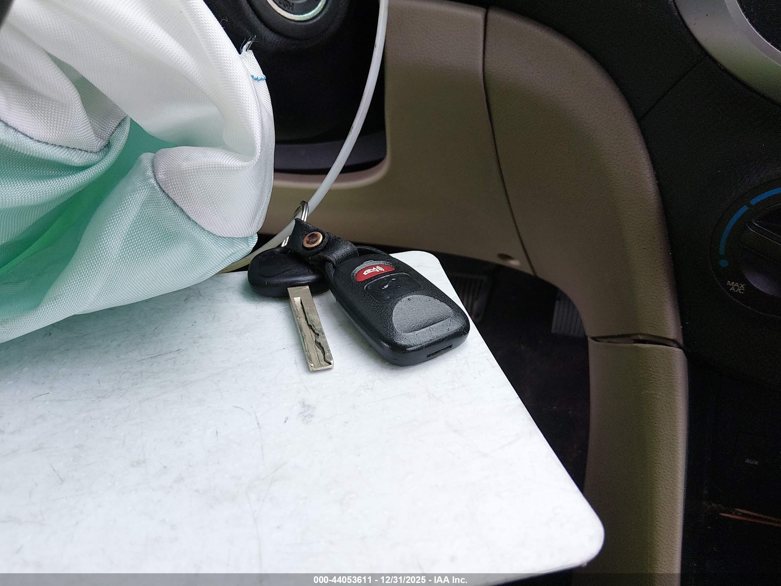 HYUNDAI ACCENT image 11