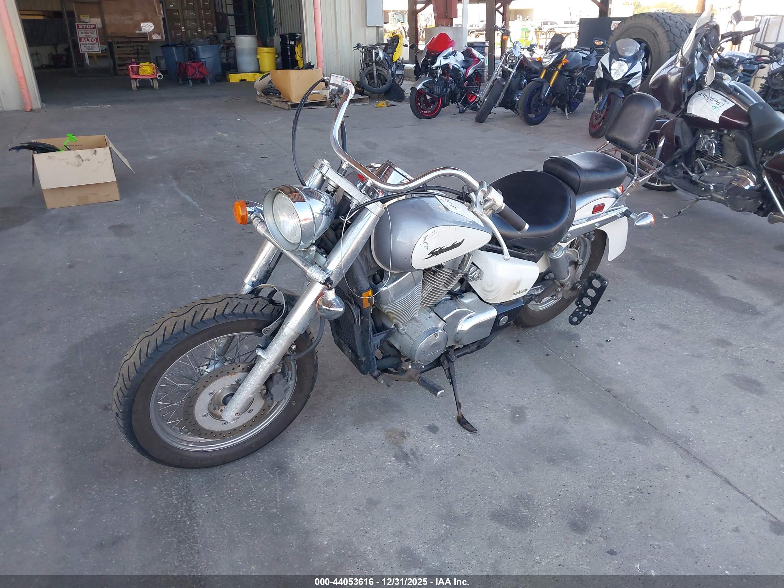 HONDA VT750 image 2
