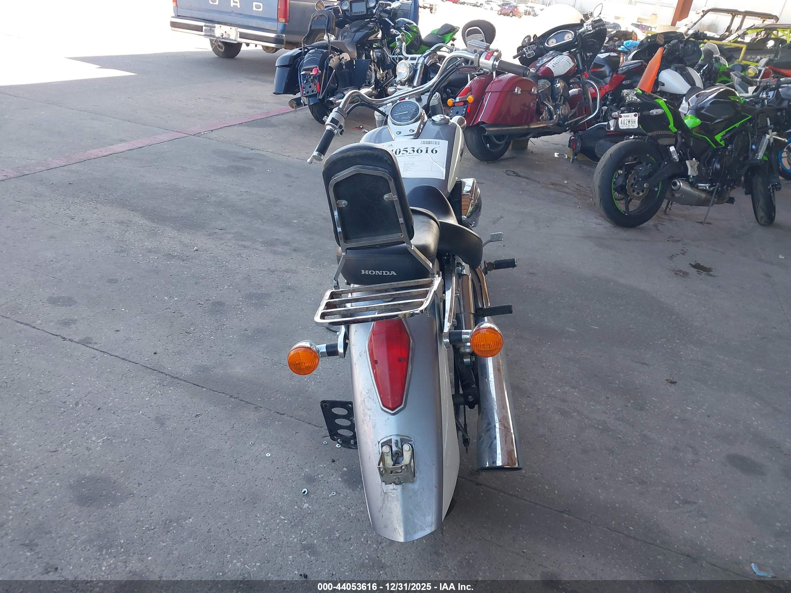 HONDA VT750 image 6