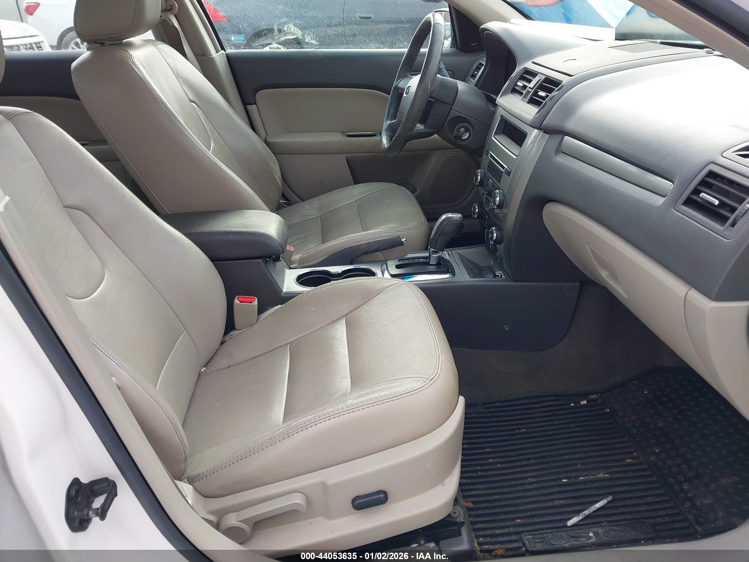 FORD FUSION image 5