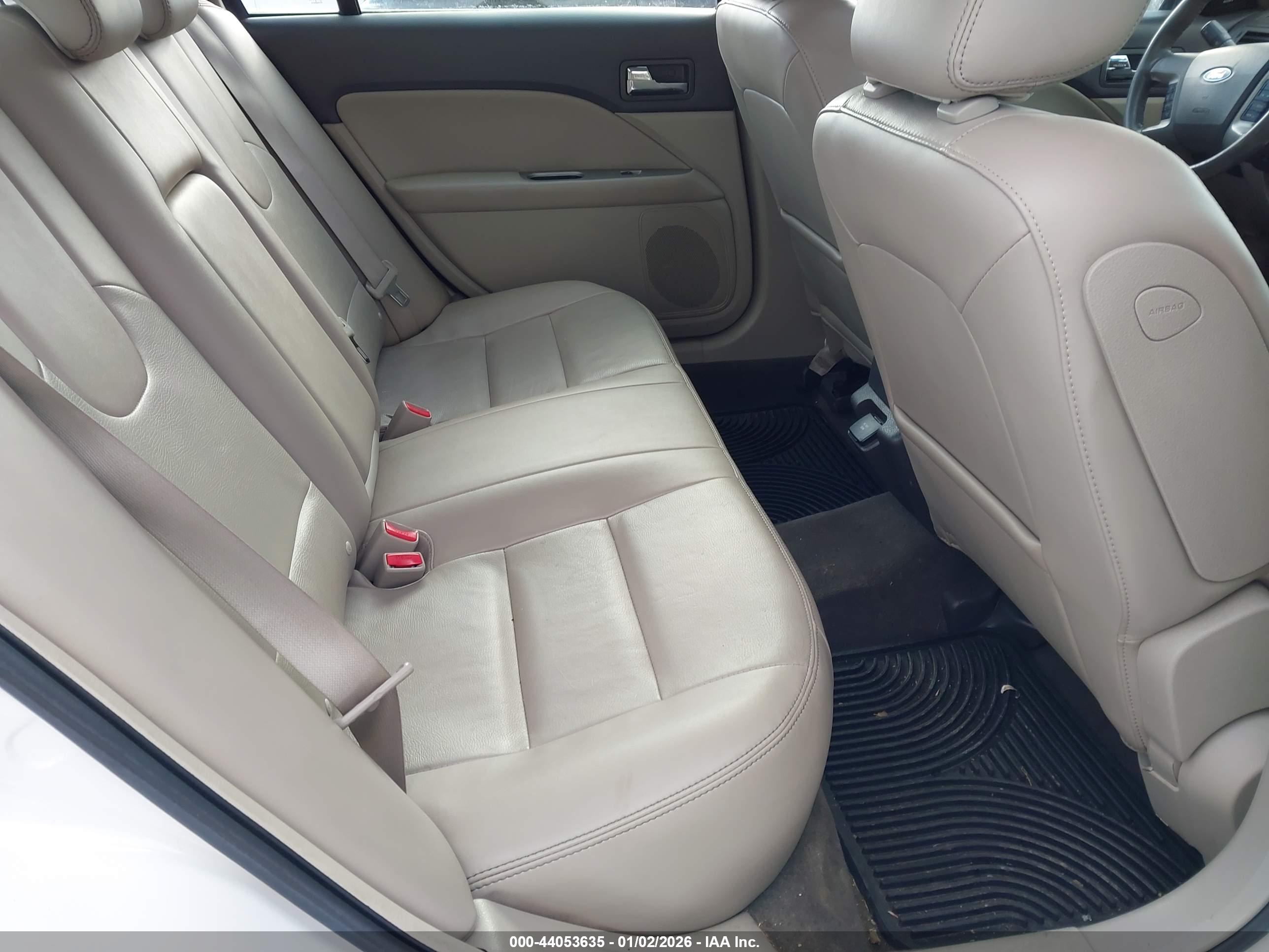 FORD FUSION image 8
