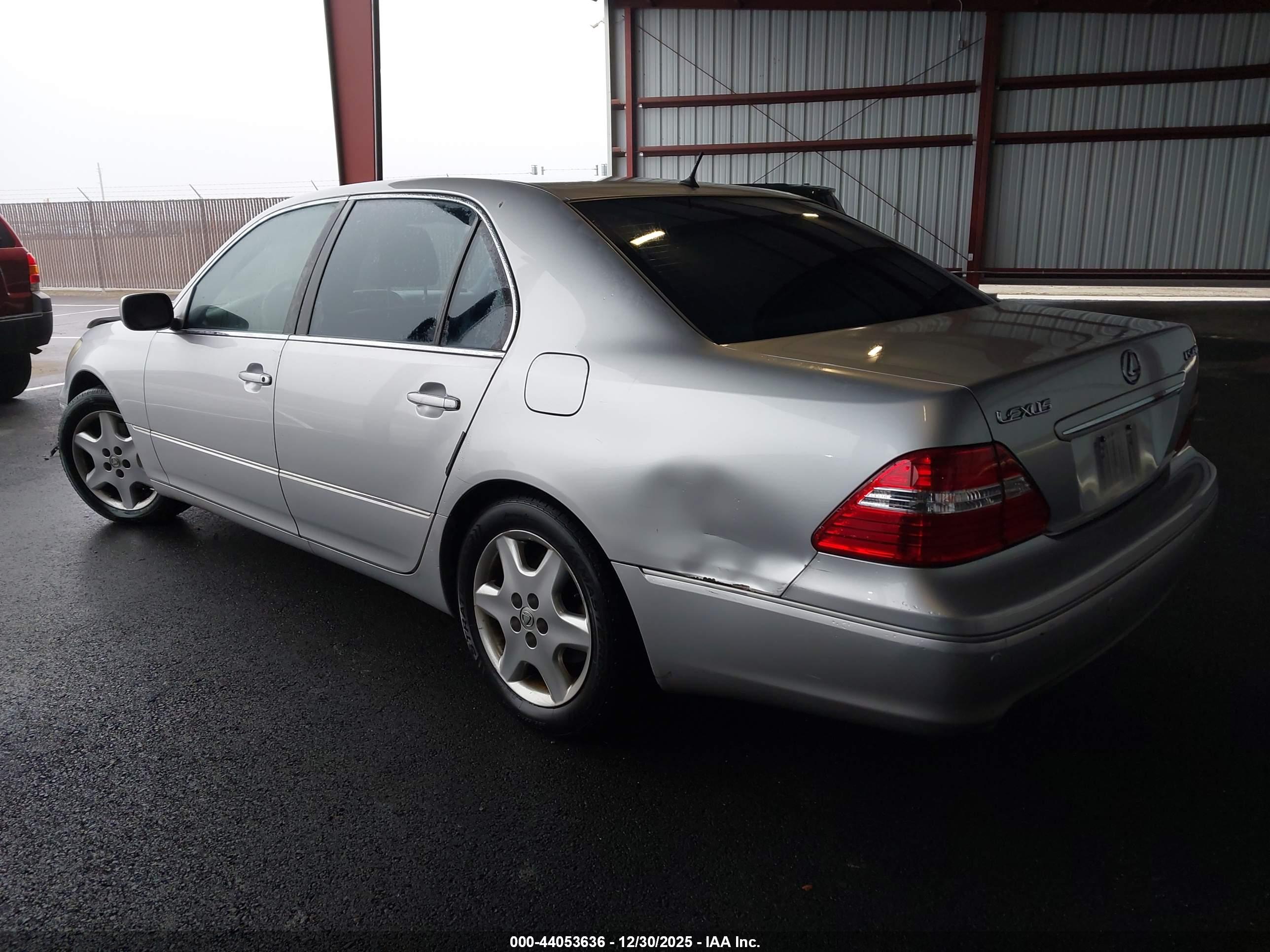 LEXUS LS image 3
