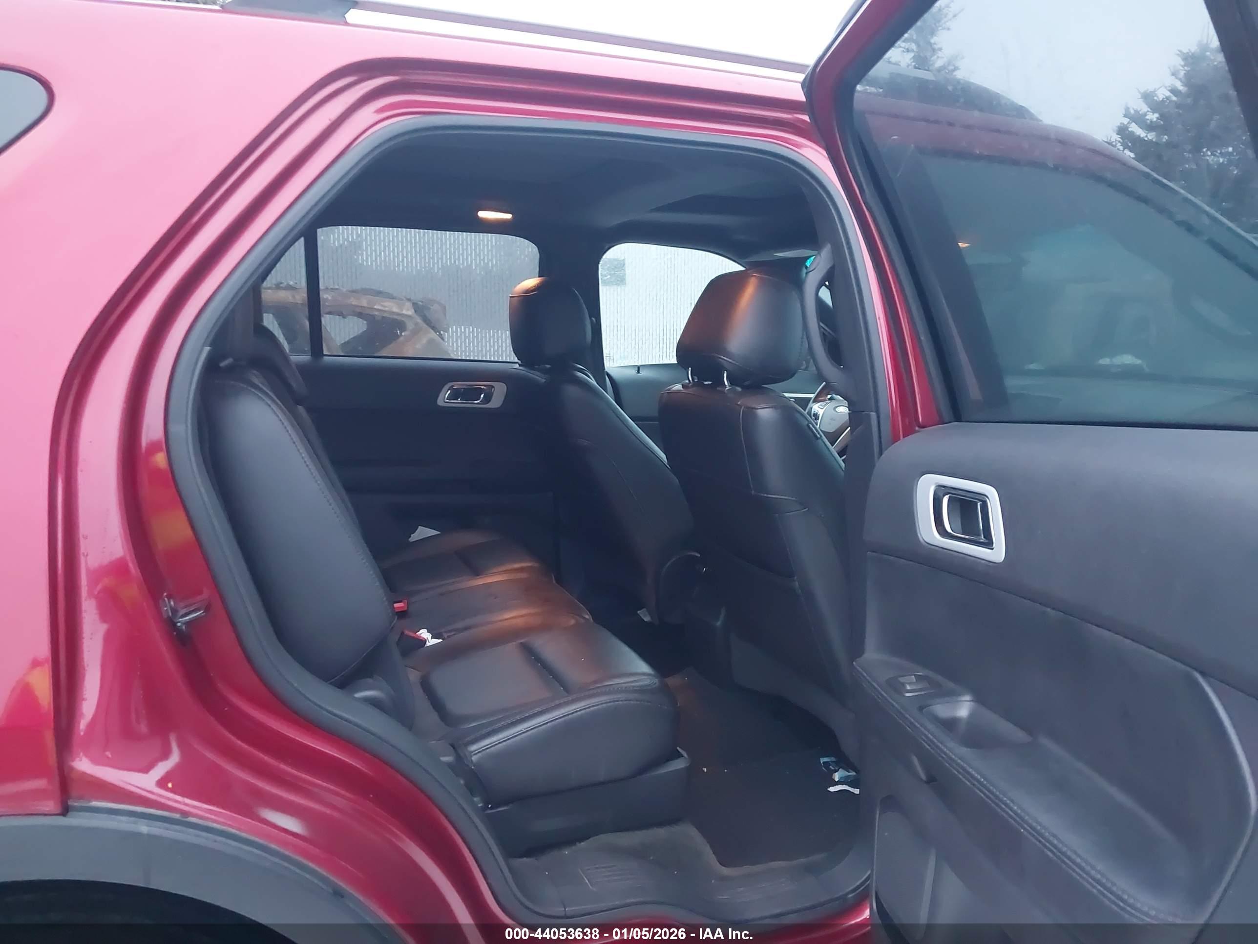 FORD EXPLORER image 8