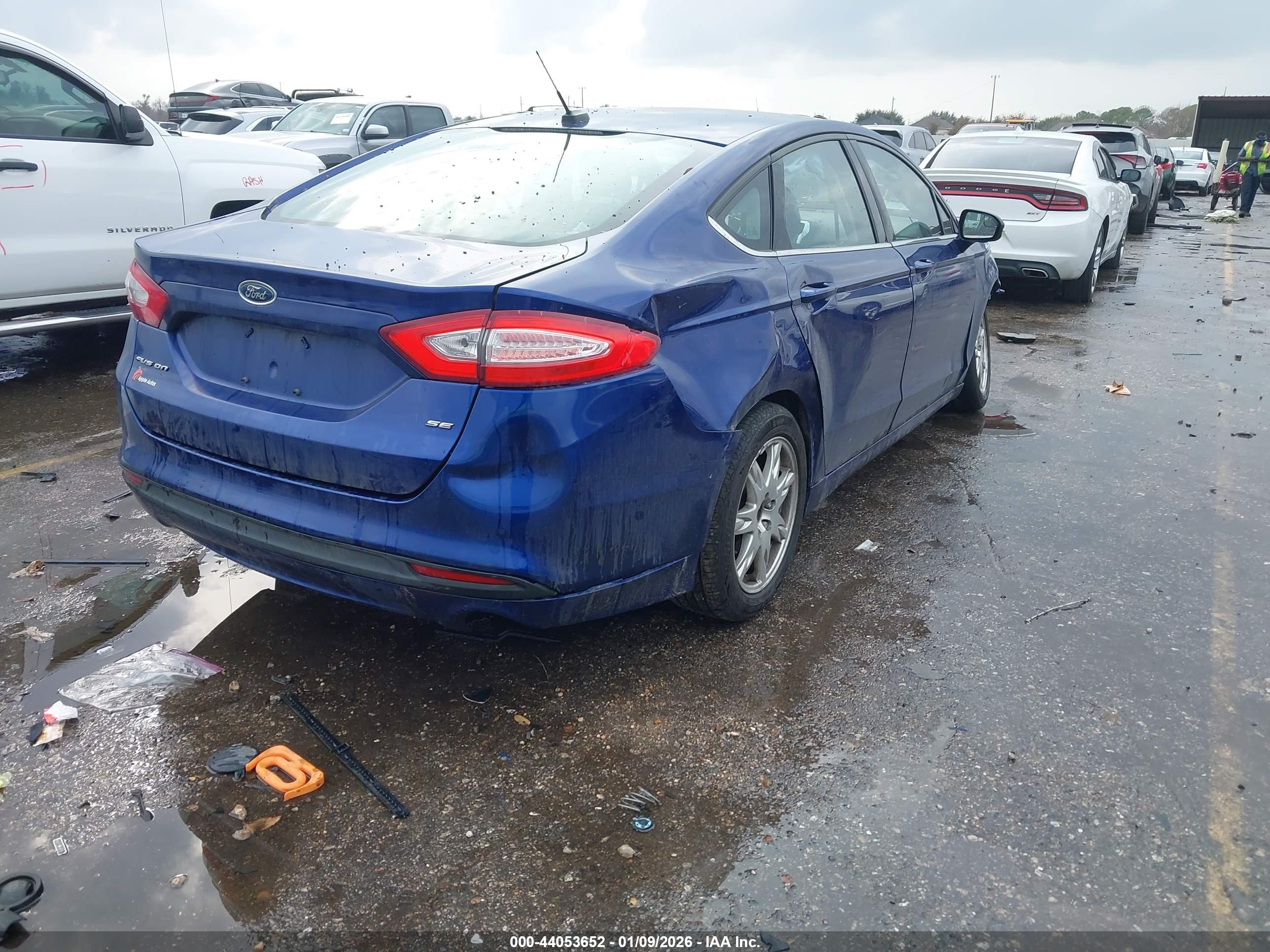 FORD FUSION image 4