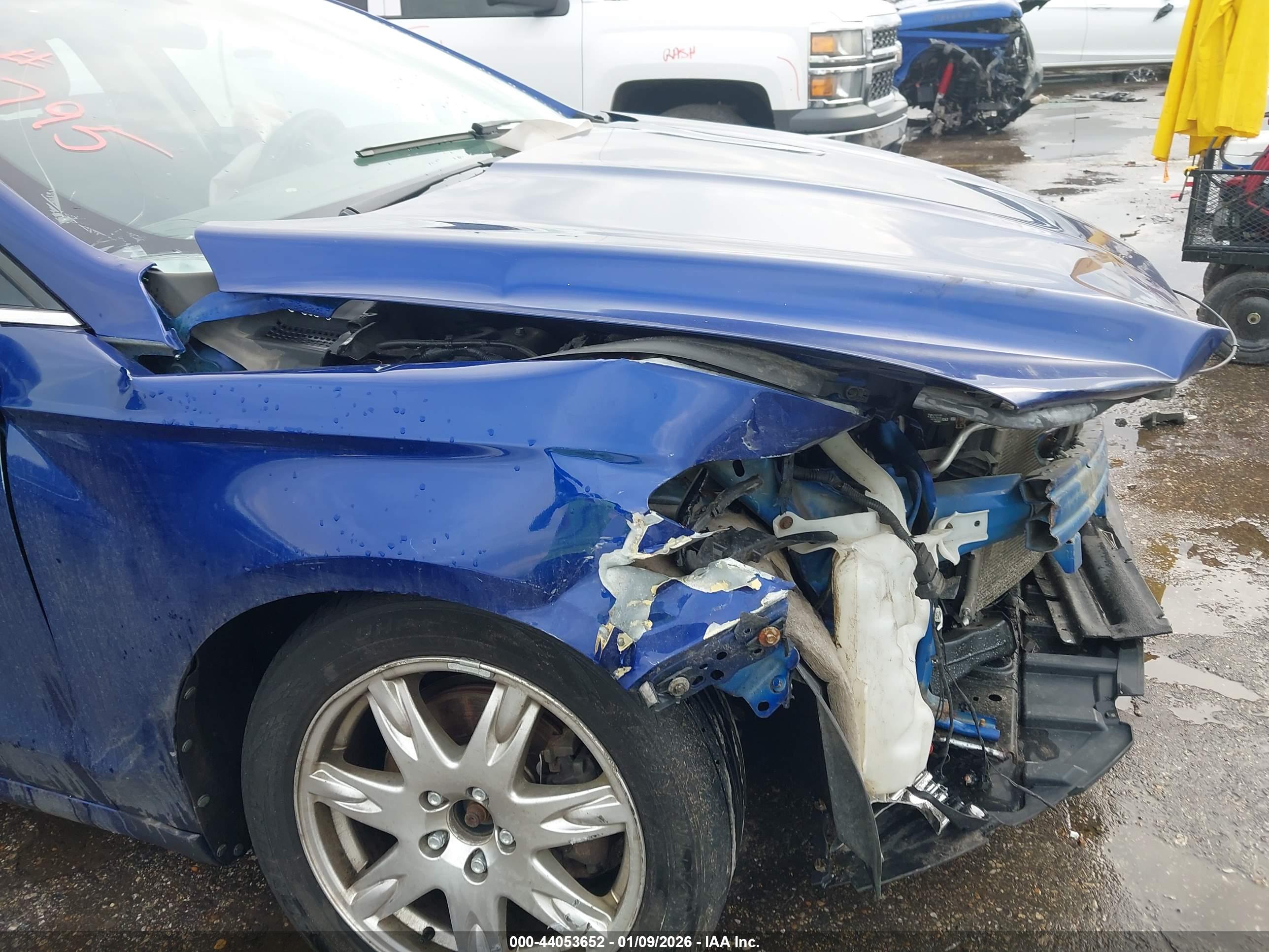 FORD FUSION image 6