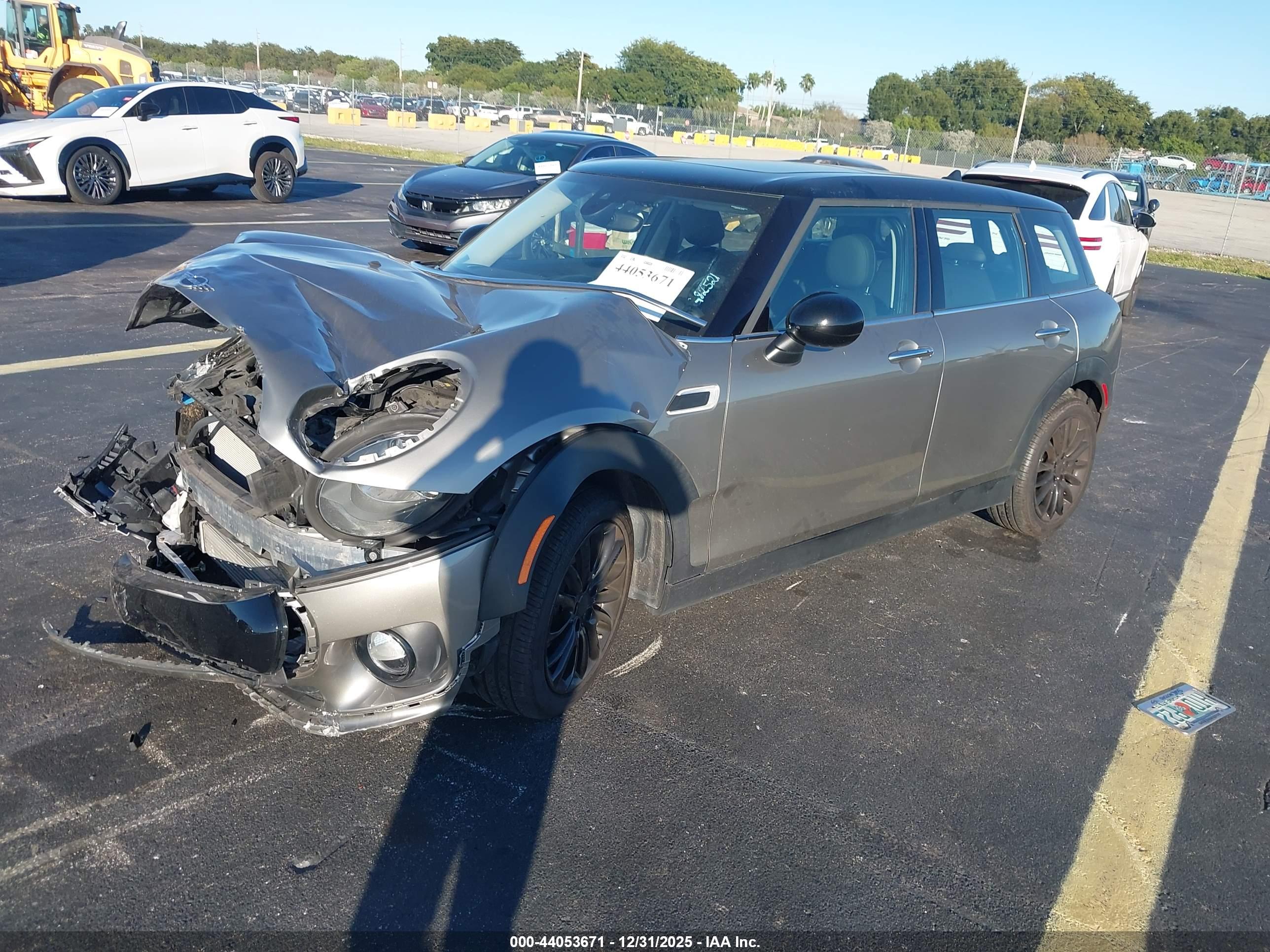 MINI CLUBMAN image 2