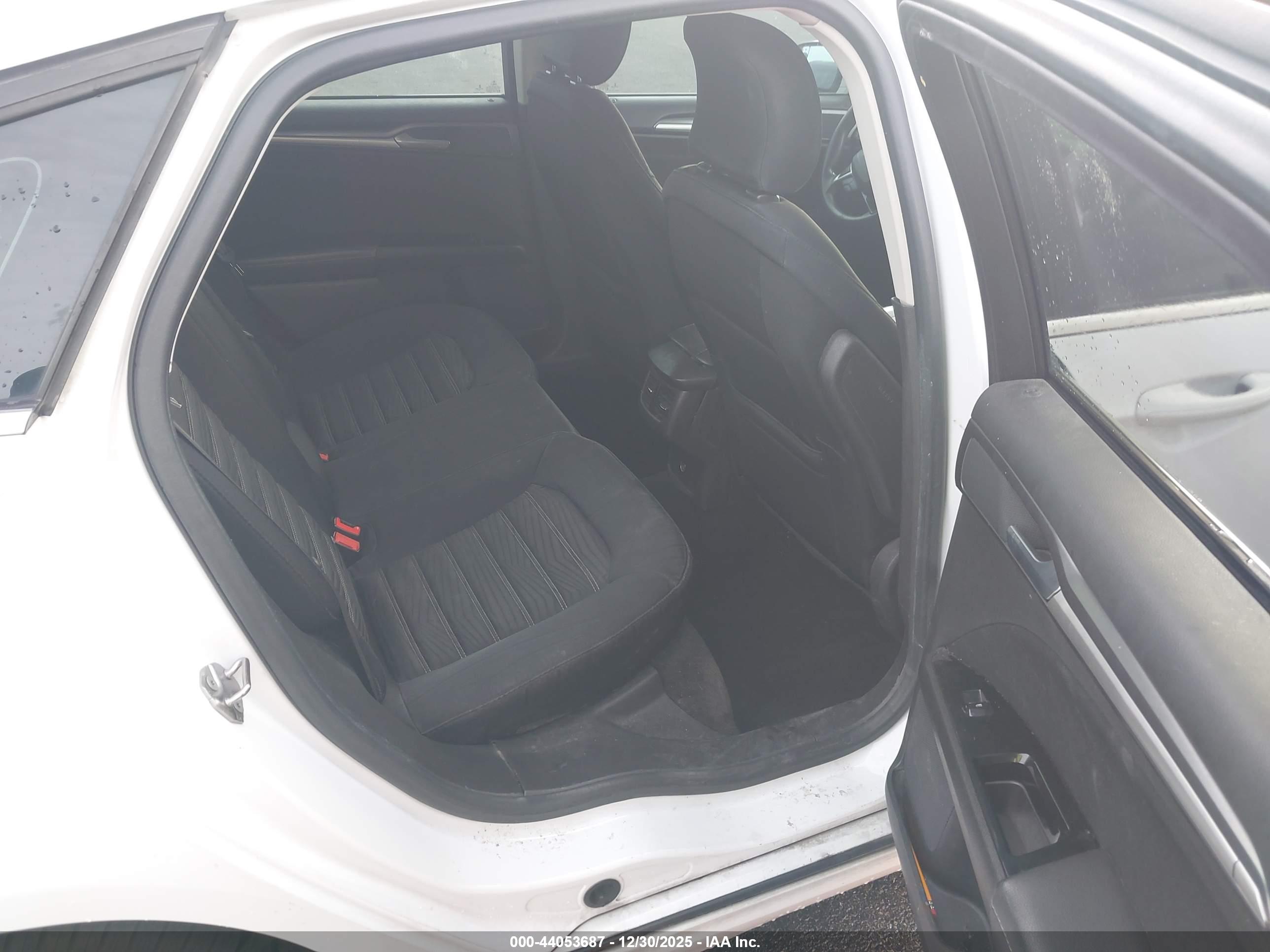 FORD FUSION image 8