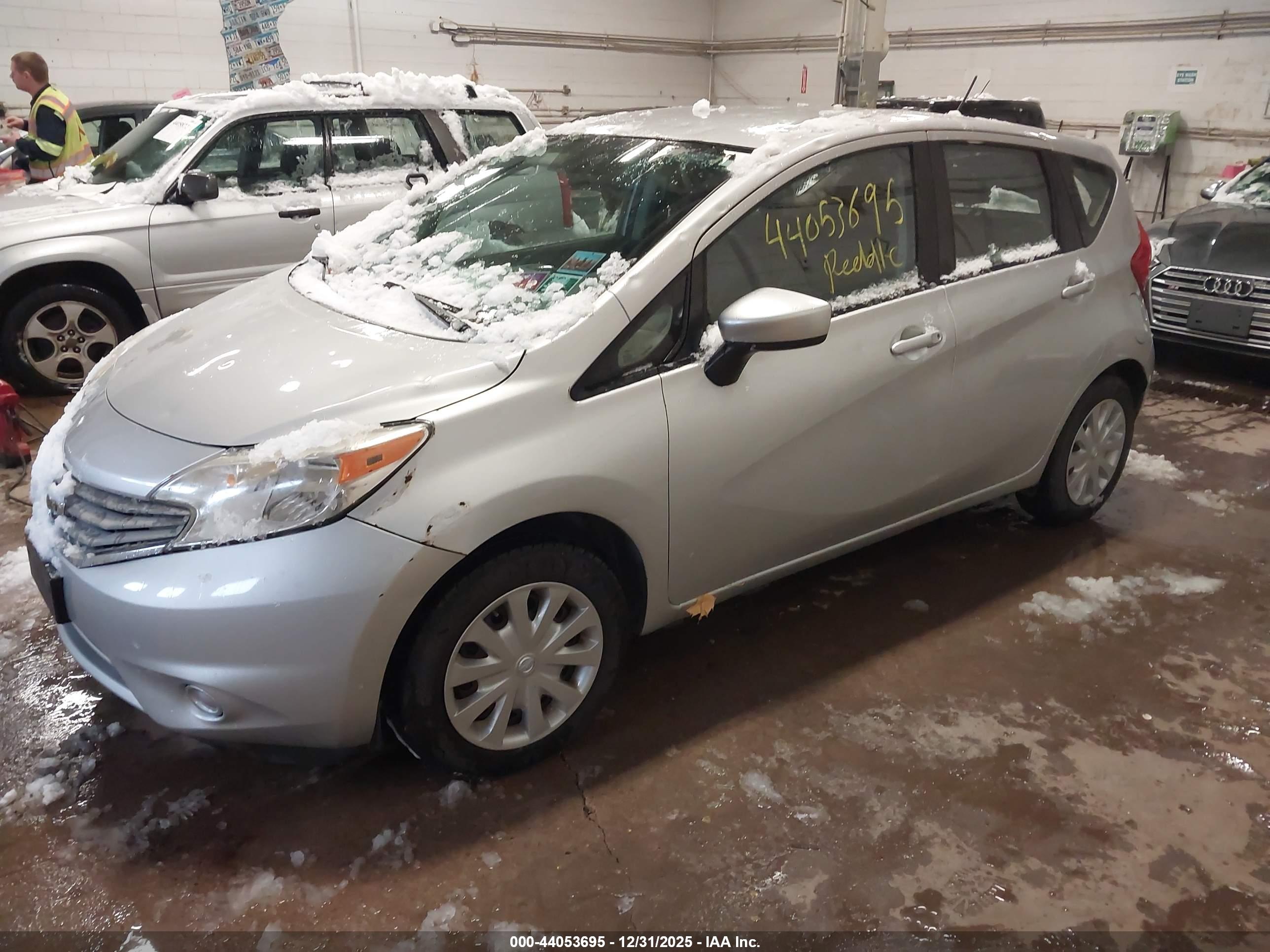 NISSAN VERSA image 2