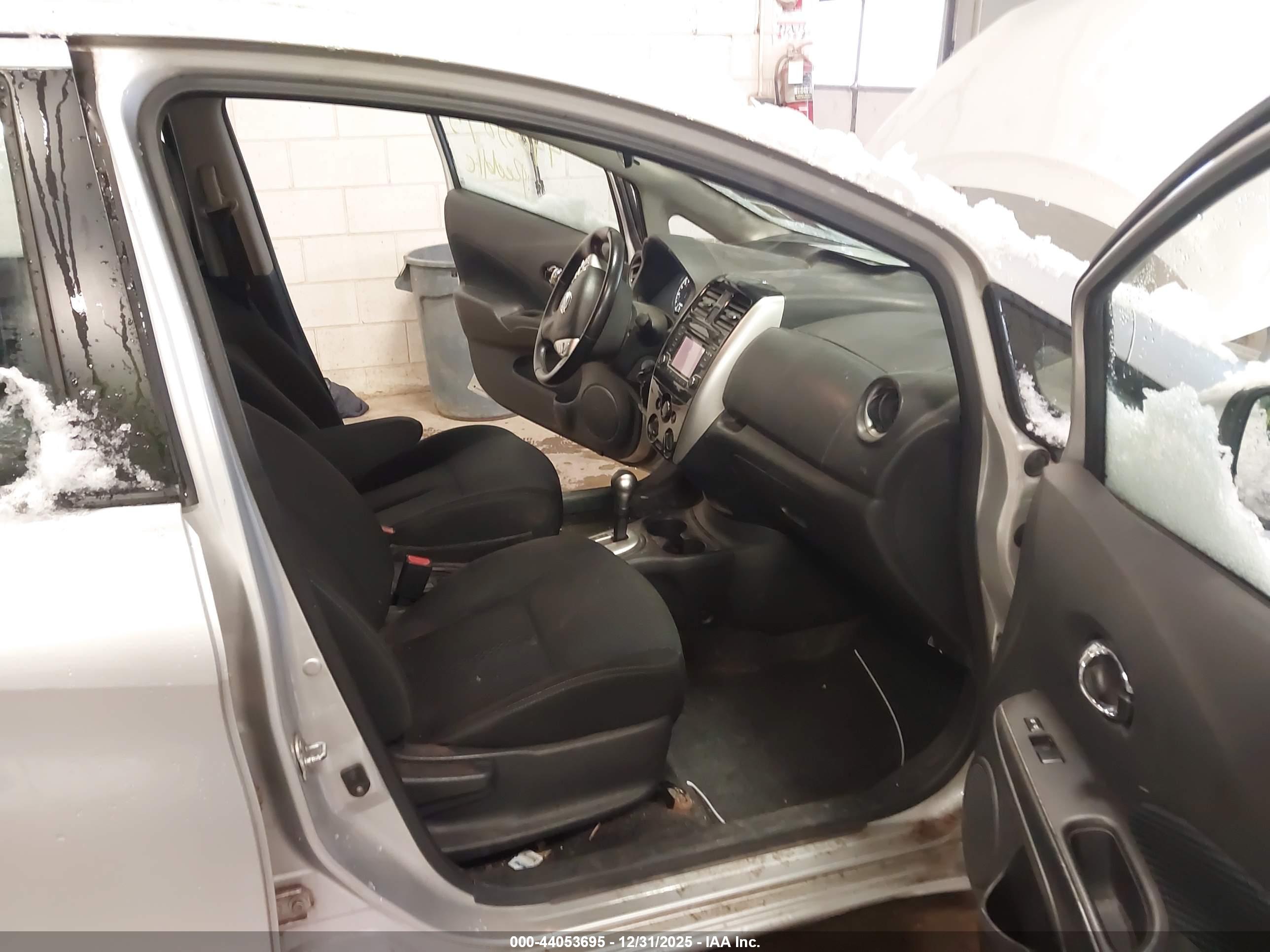 NISSAN VERSA image 5