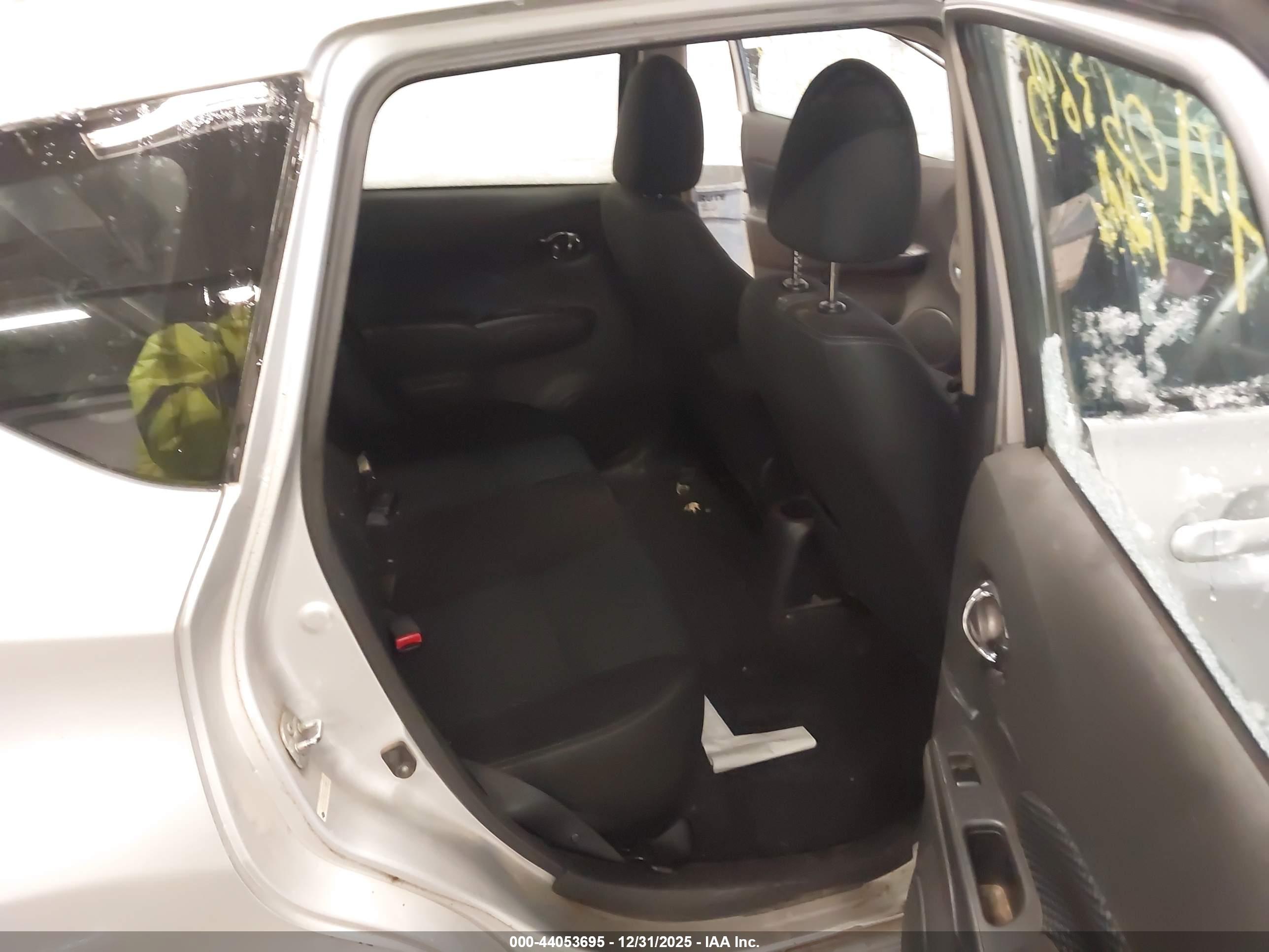 NISSAN VERSA image 8