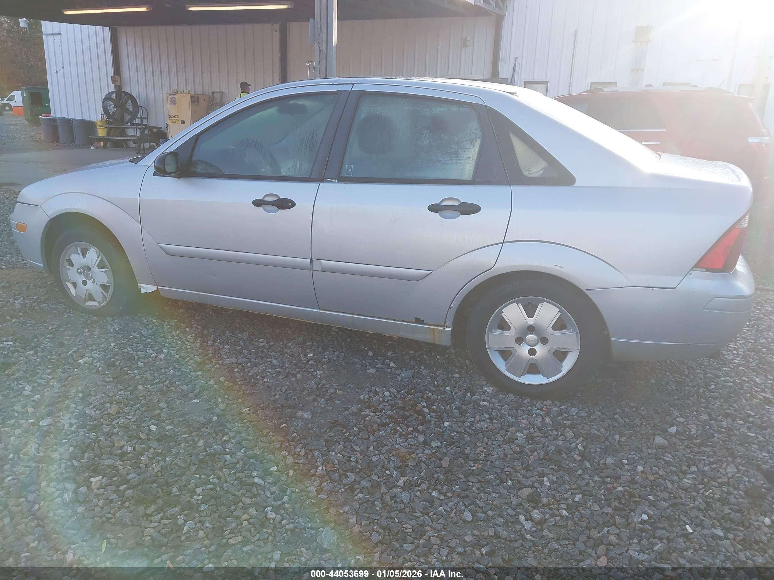 FORD FOCUS image 3