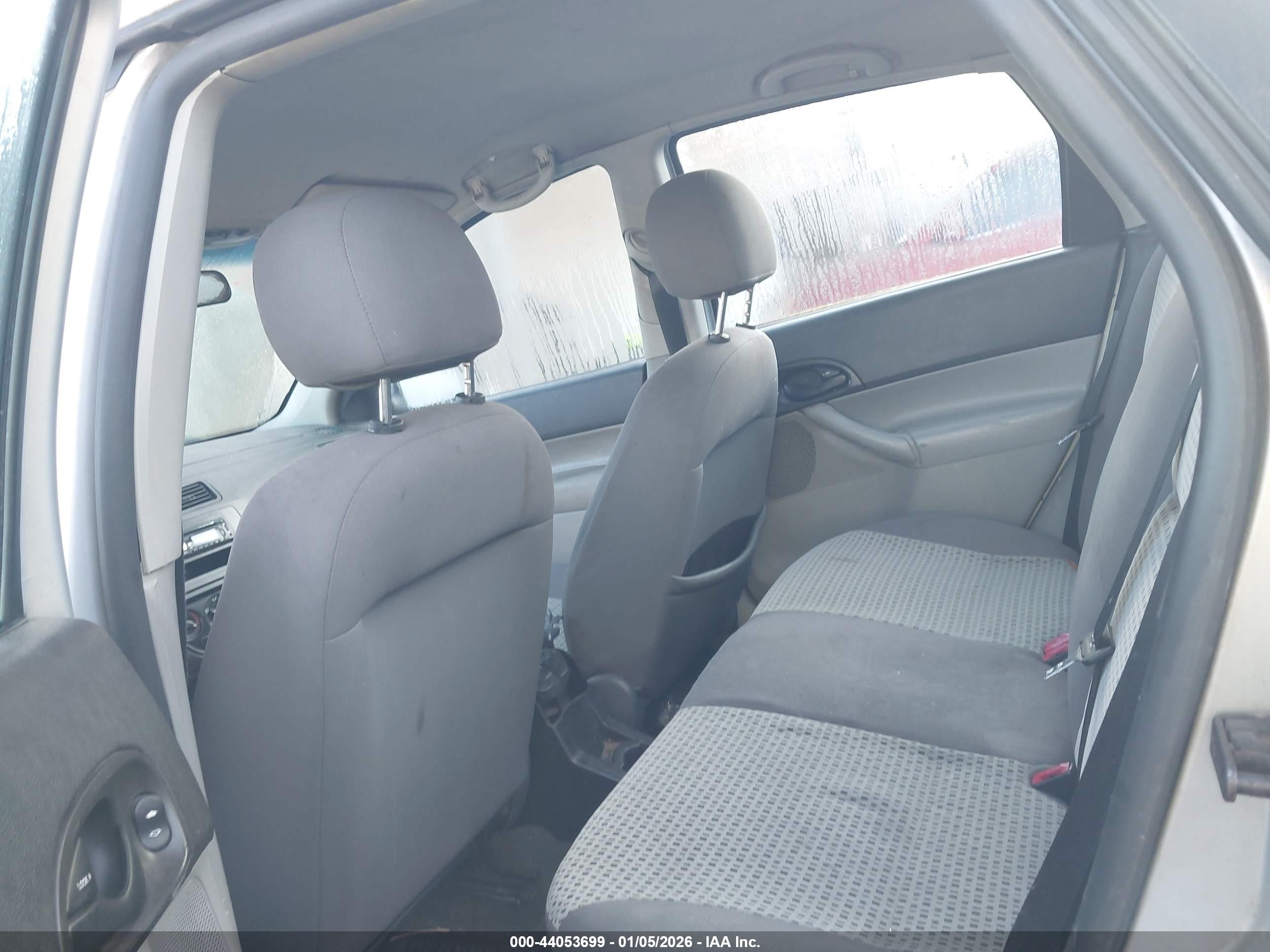 FORD FOCUS image 8