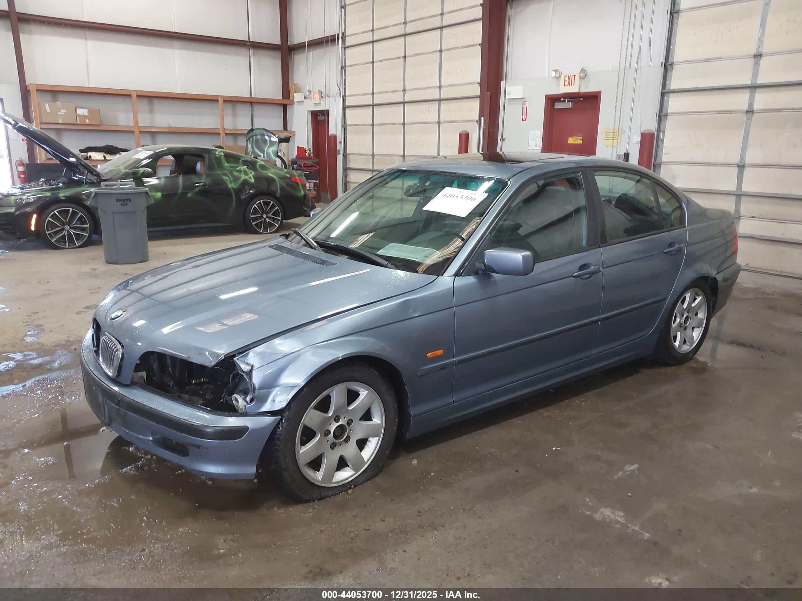 BMW 325I image 2
