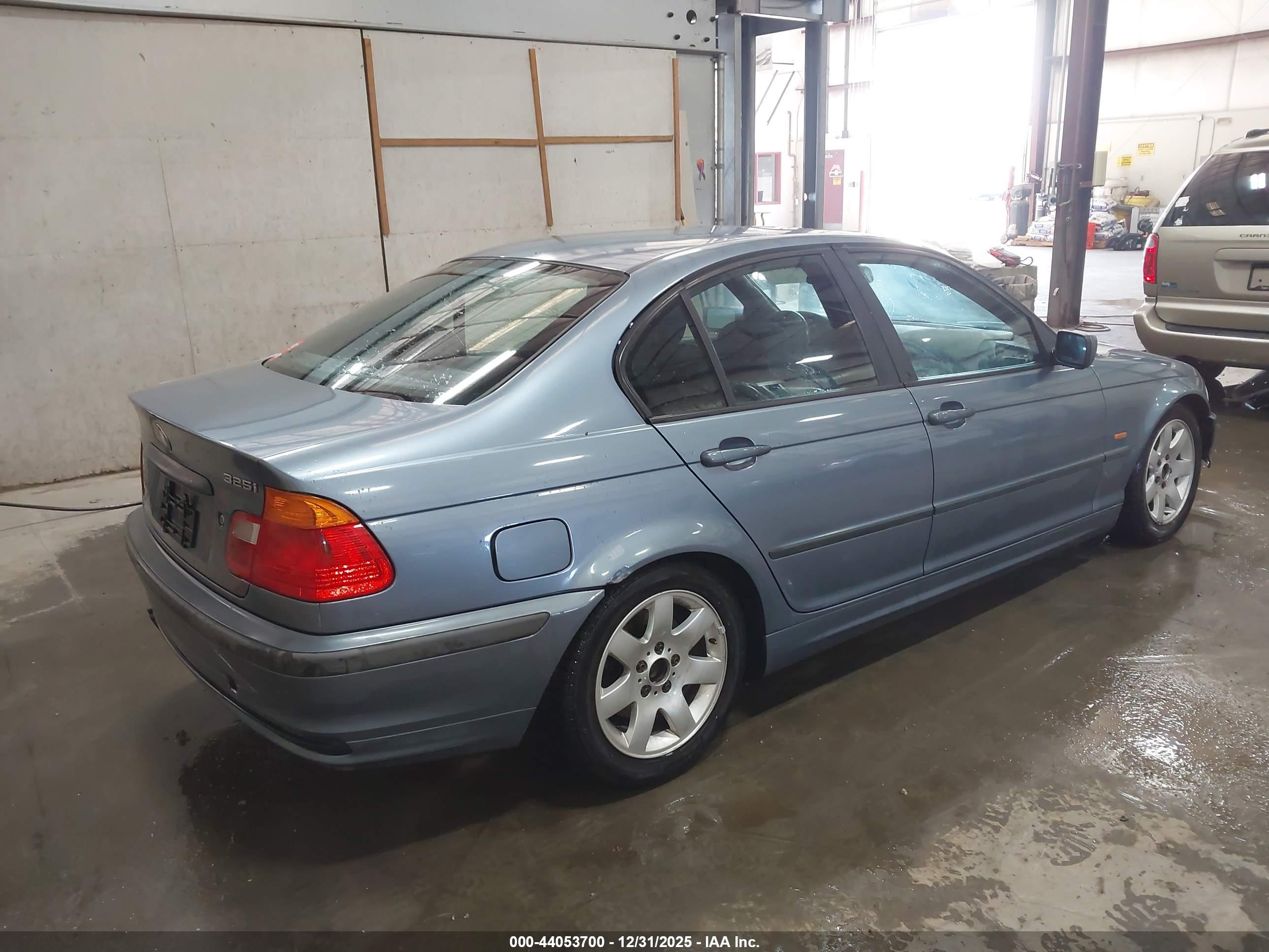 BMW 325I image 4