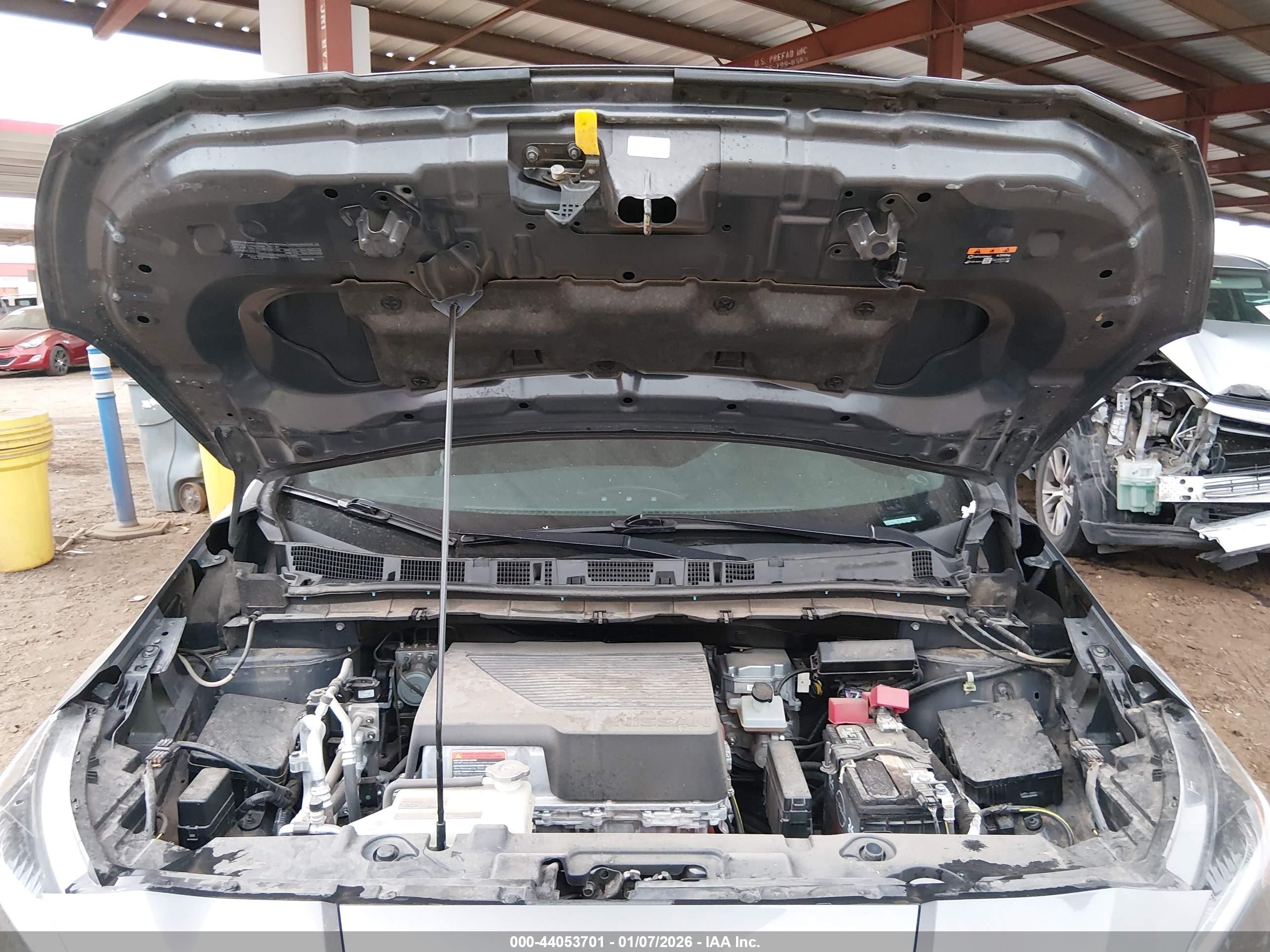 NISSAN LEAF image 10
