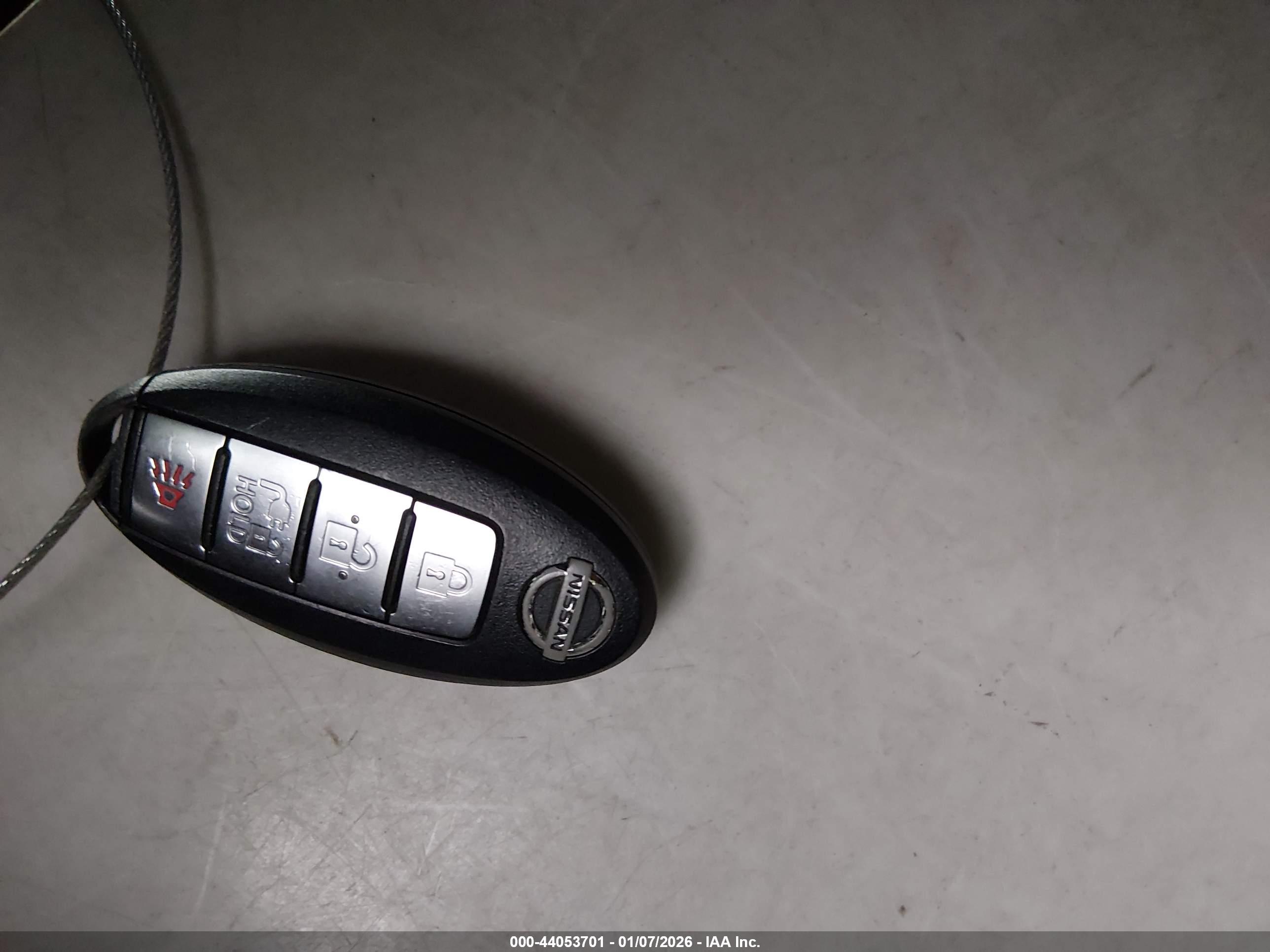 NISSAN LEAF image 11