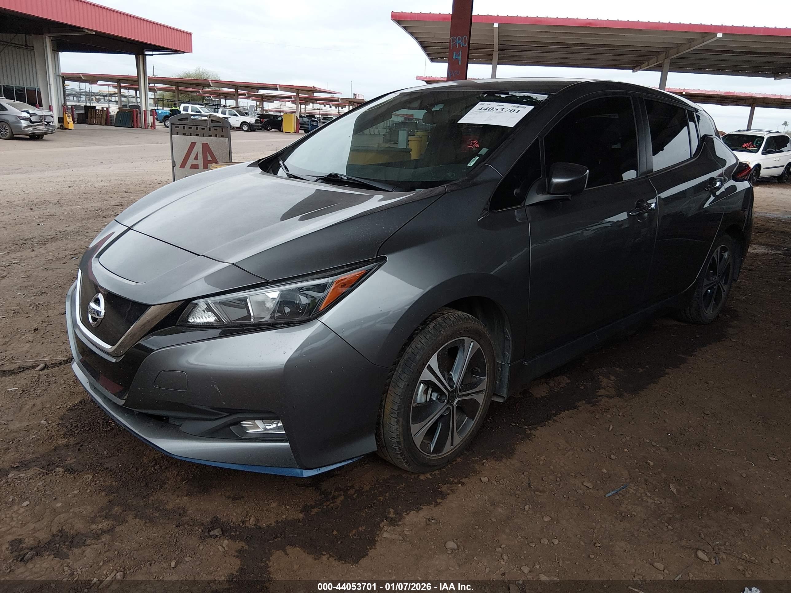 NISSAN LEAF image 2