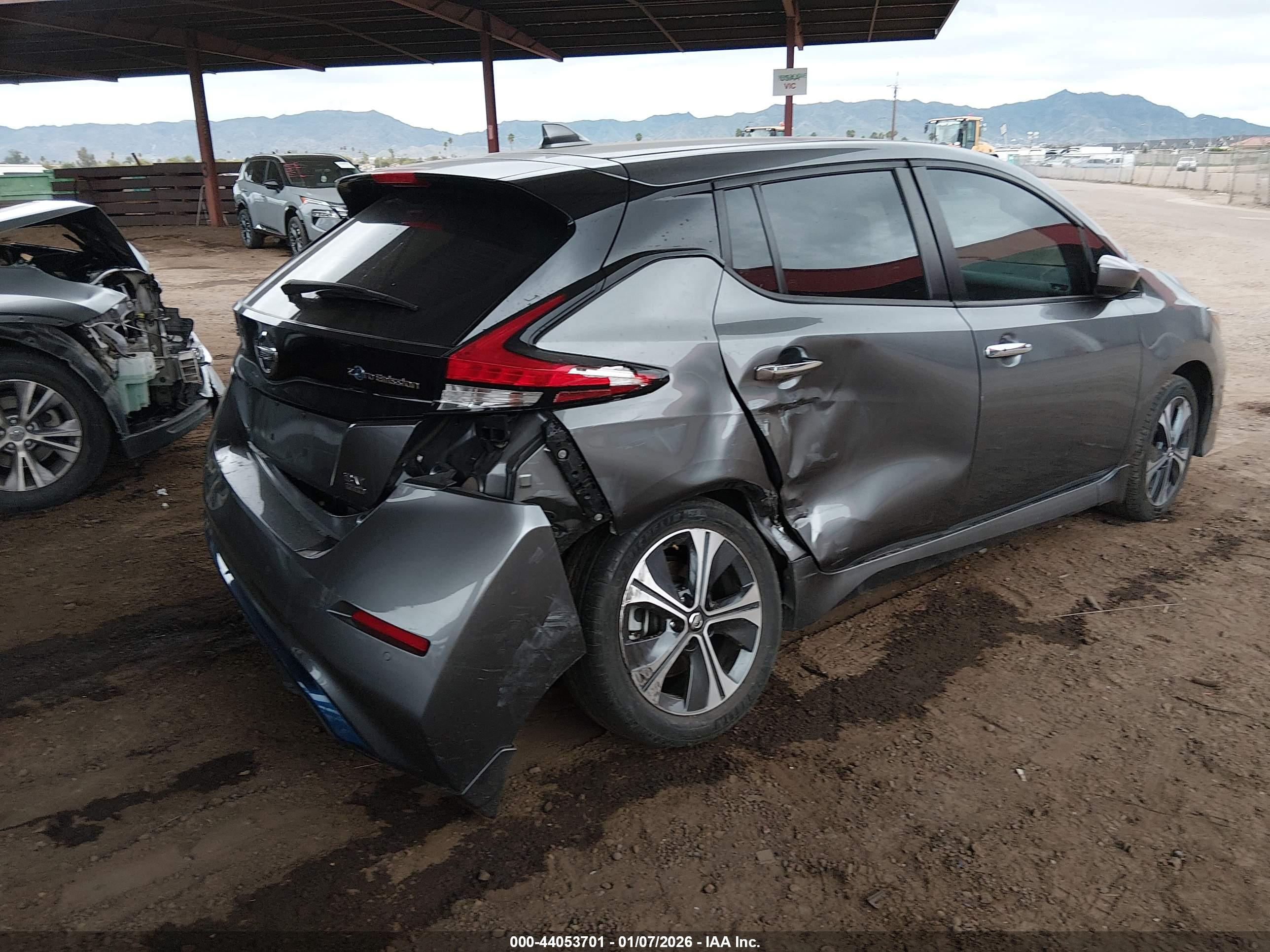 NISSAN LEAF image 4