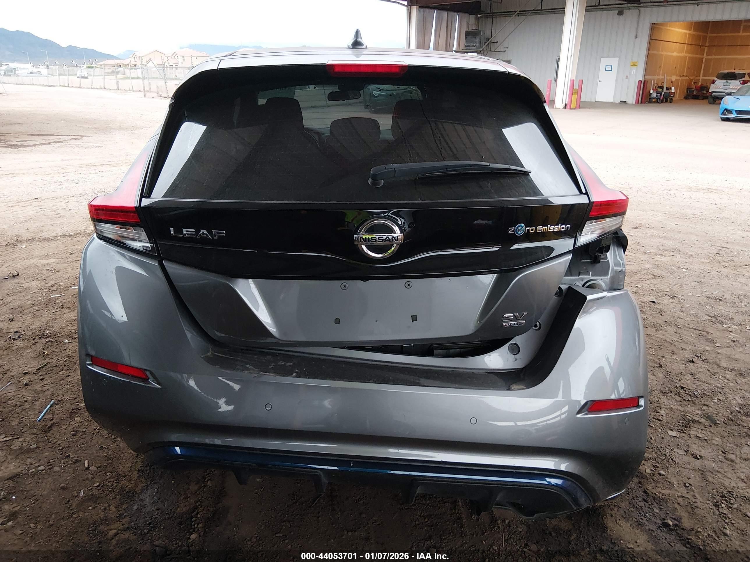 NISSAN LEAF image 6